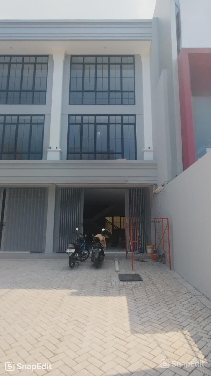 RUKO 3 LANTAI NOL JALAN RAYA MERR BARU GRESS SIAP PAKAI - SURABAYA TIMUR - Dealkan