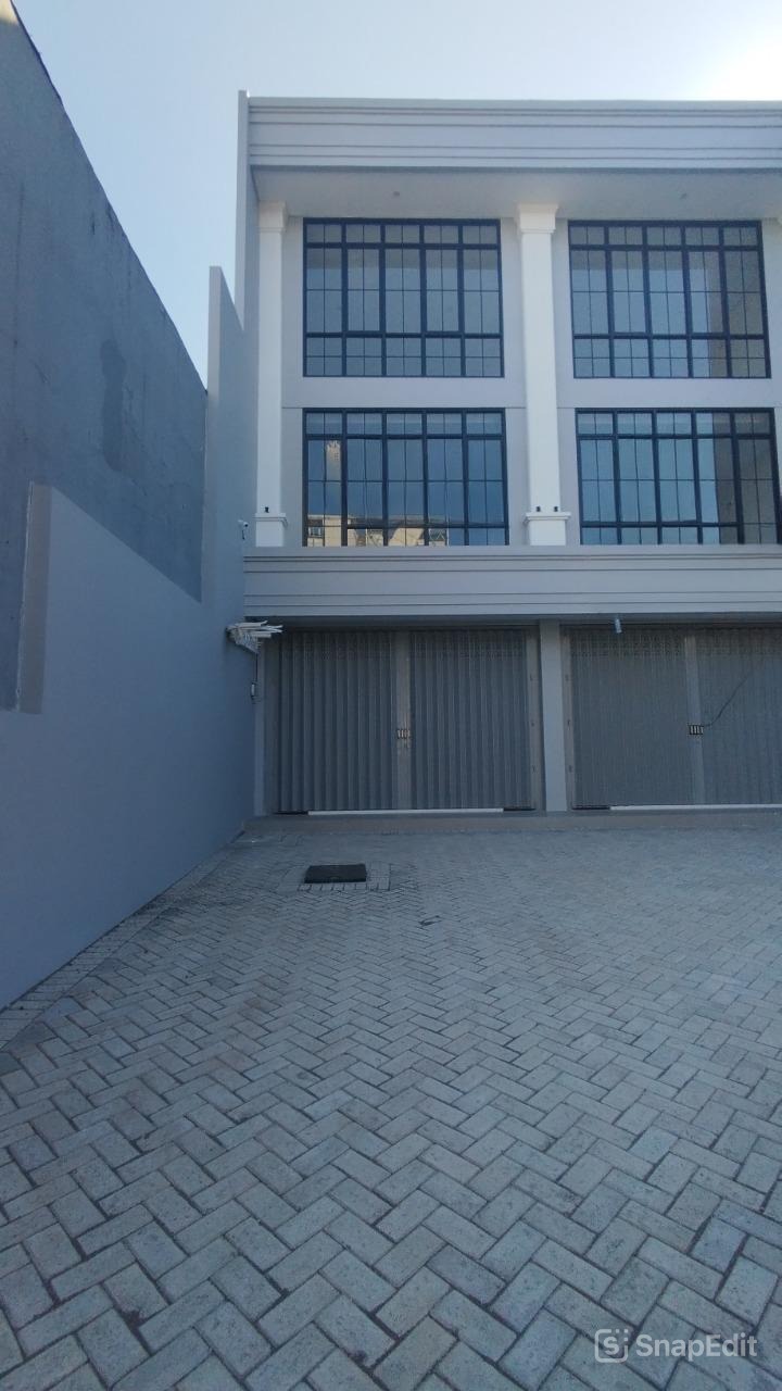 RUKO 3 LANTAI NOL JALAN RAYA MERR BARU GRESS SIAP PAKAI - SURABAYA TIMUR - Dealkan