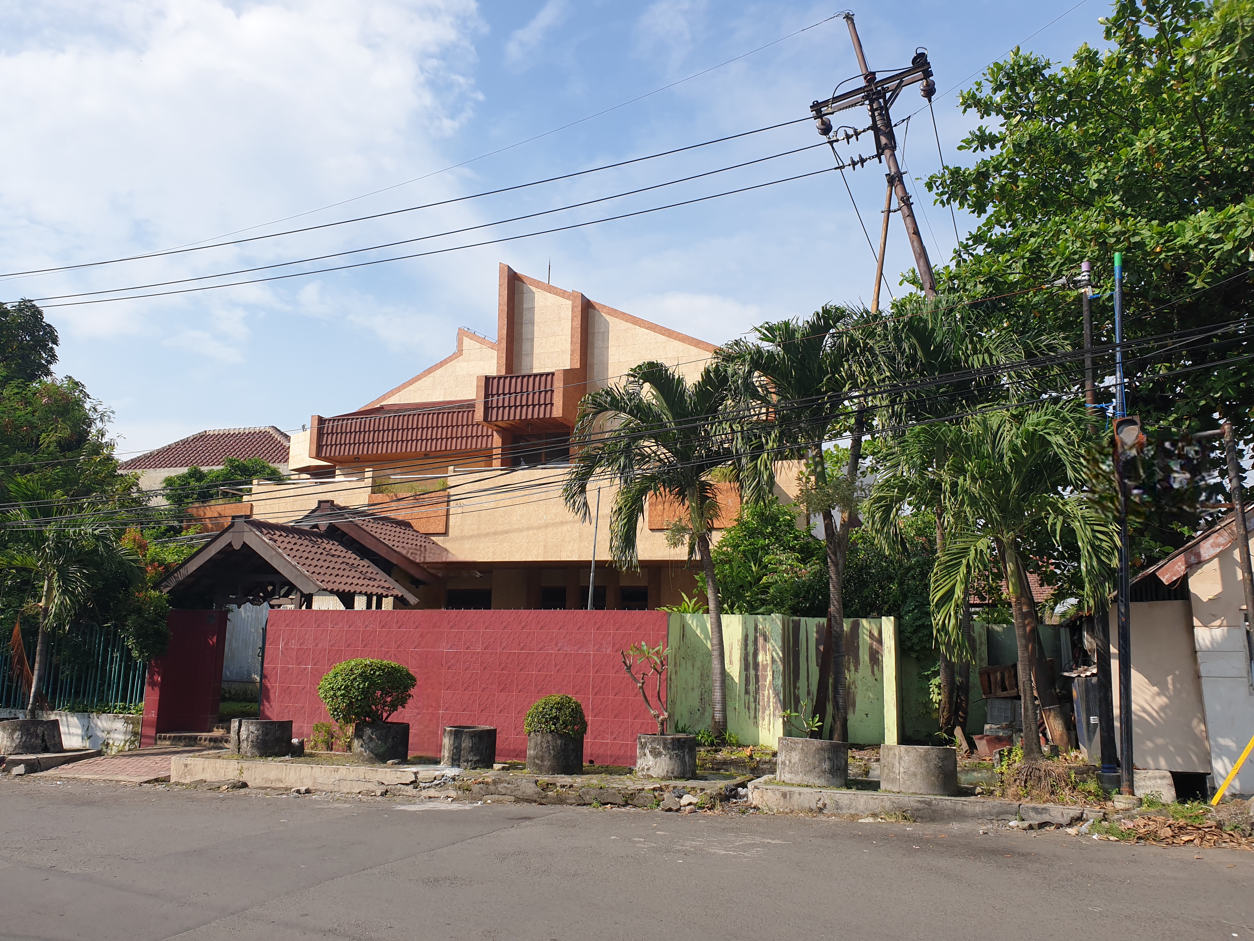 RUMAH DARMO PERMAI TIMUR HOOK COCOK UNTUK USAHA 250M RAYA HR MUHAMMAD SURABAYA BARAT - Dealkan