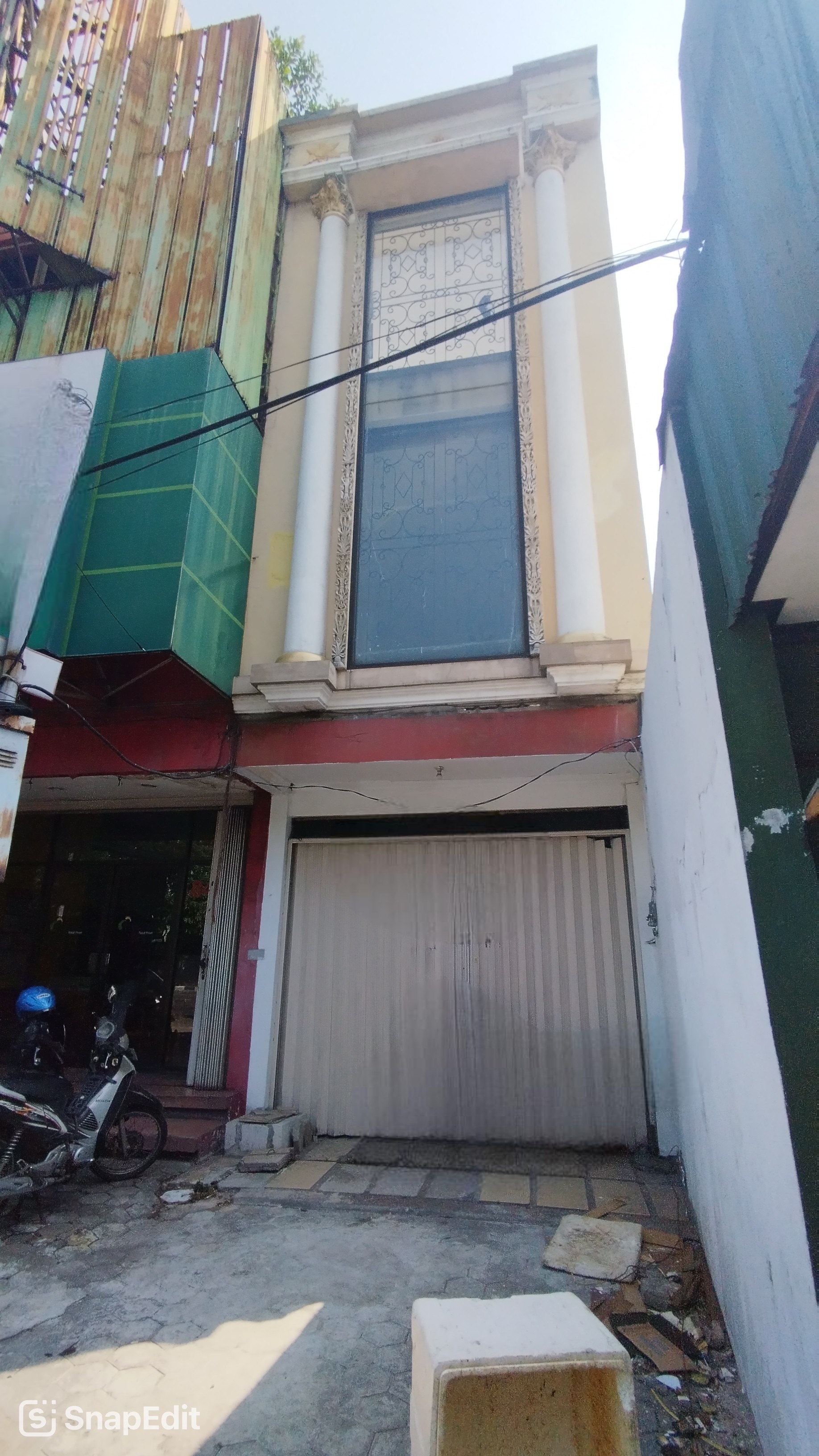 RUKO 2,5 LANTAI RAYA MANYAR SIAP PAKAI - SURABAYA TIMUR - Dealkan