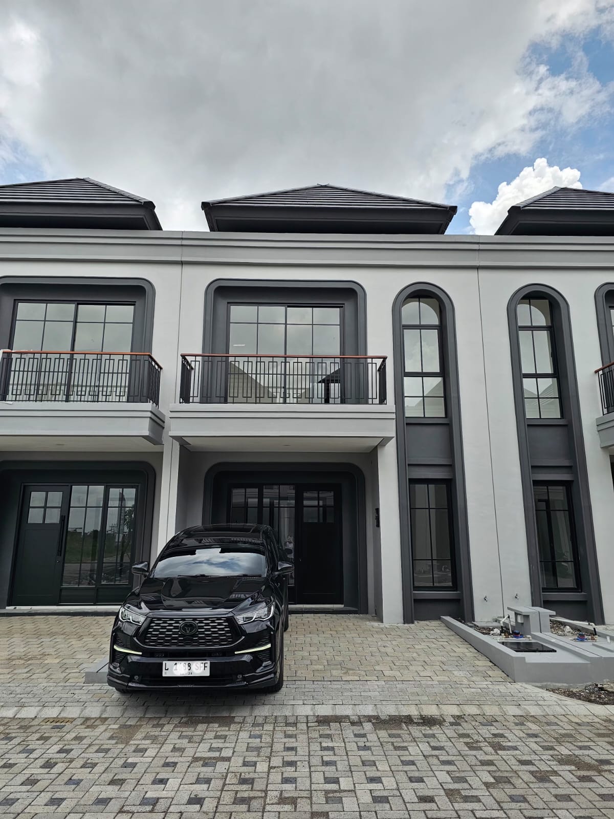 DISEWAKAN RUMAH AMERICAN CLASSIC, MANSION NINE - Dealkan