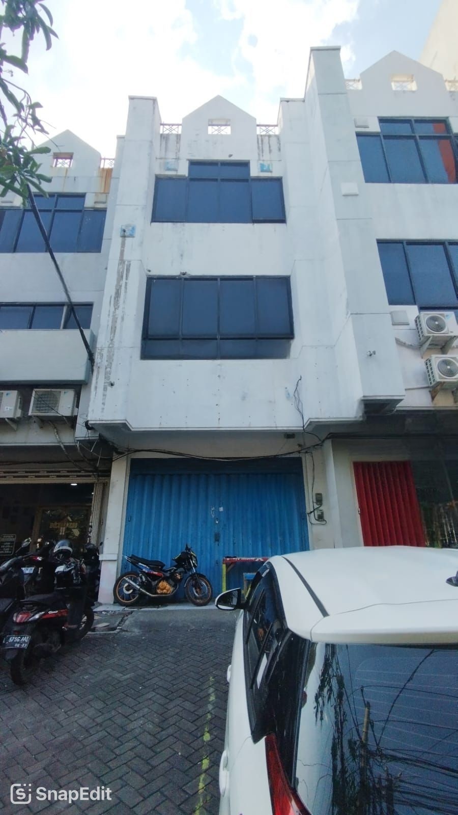 RUKO 3 LANTAI NOL JALAN RAYA KLAMPIS JAYA SIAP PAKAI - SURABAYA TIMUR - Dealkan