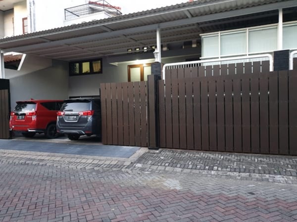 RUMAH CITRALAND UTAMA INTERNATIONAL VILLAGE KONDISI BAGUS TERAWAT HARGA HITUNG TANAH SURABAYA BARAT - Dealkan