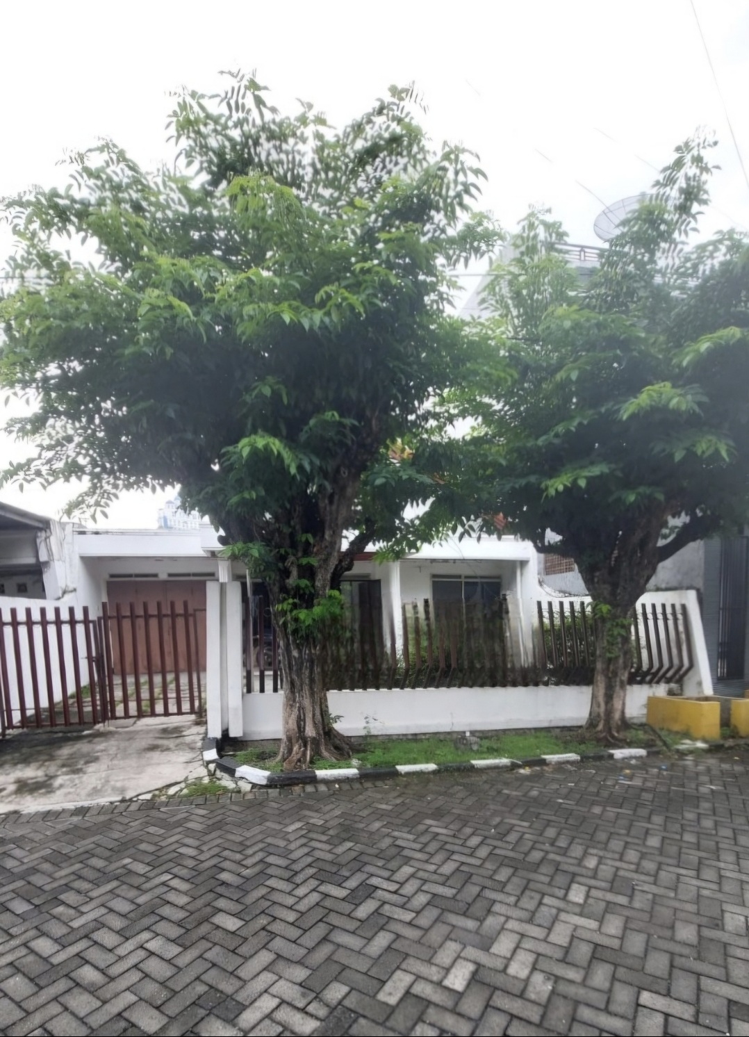 RUMAH DARMO PERMAI SELATAN BUTUH RENOVASI SURABAYA BARAT - Dealkan