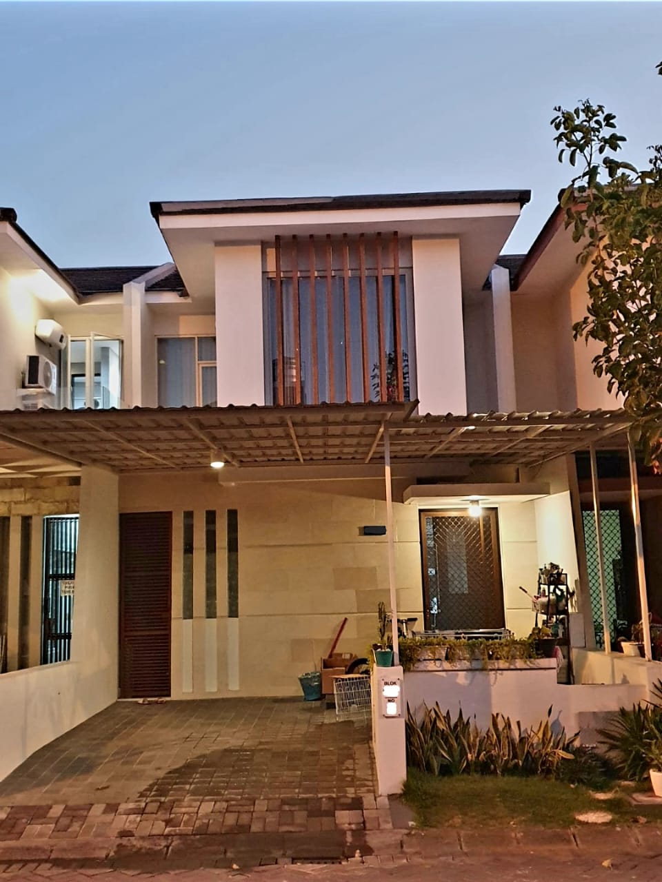 DIJUAL RUMAH MODERN MINIMALIS DIAN ISTANA, MOCA VBARNA - Dealkan