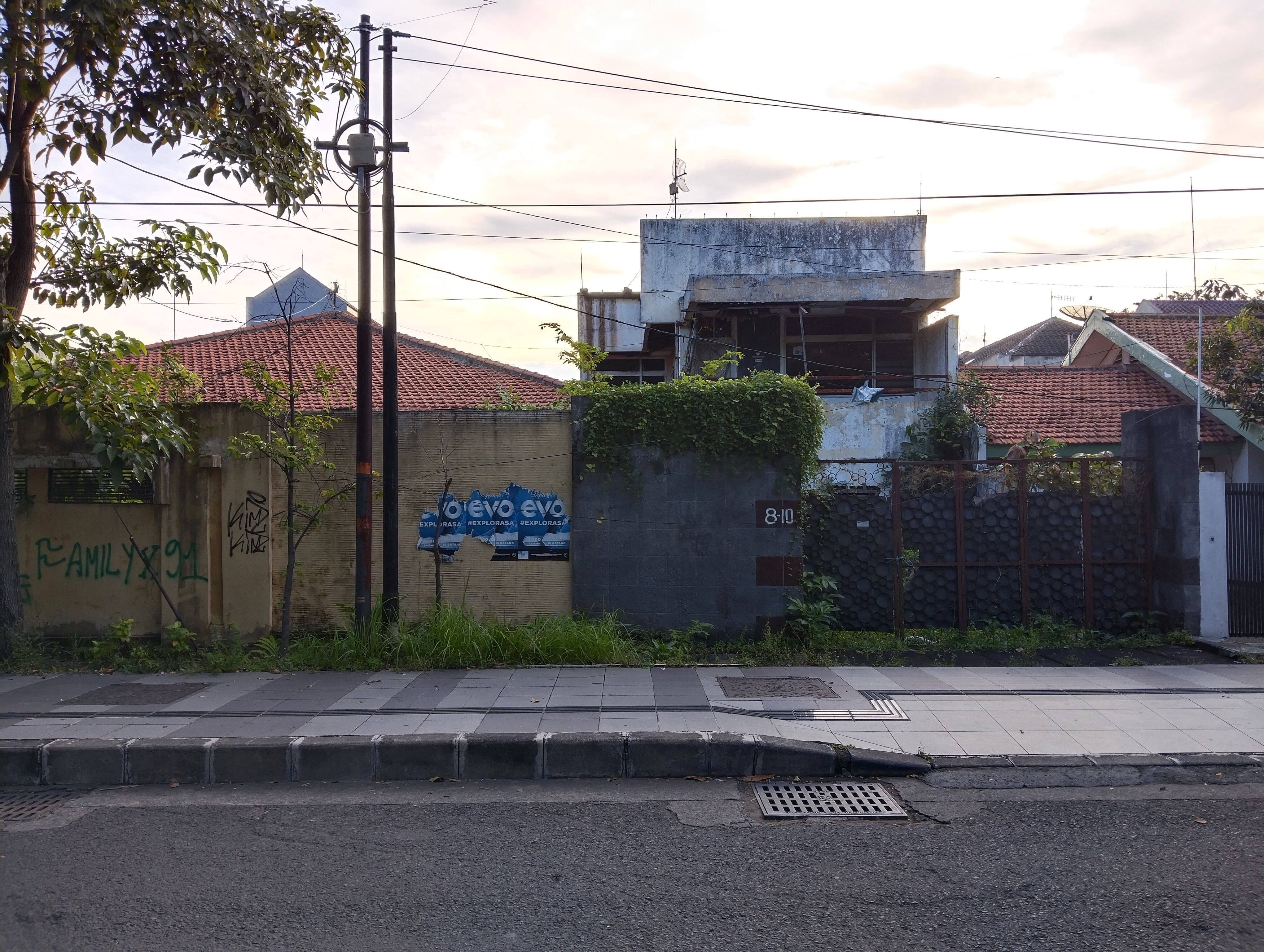 DIJUAL CEPAT HITUNG TANAH HOOK 0 JALAN RAYA GAYUNGSARI NEGO KERAS - Dealkan