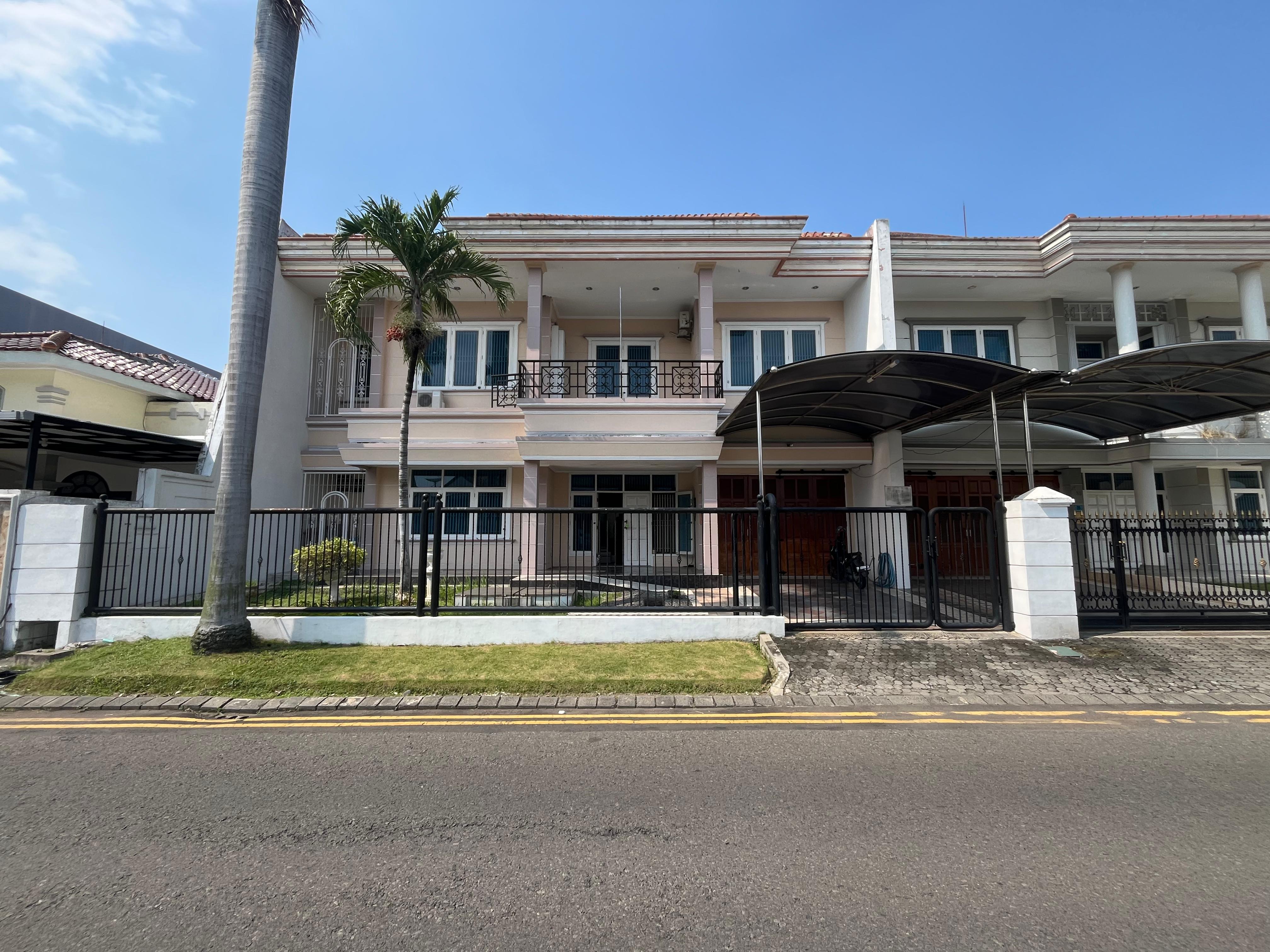 DIJUAL DAN DISEWAKAN RUMAH 2 LANTAI MODERN KLASIK SEMIFURNISHED PURI WIDYA KENCANA CITRALAND - Dealkan