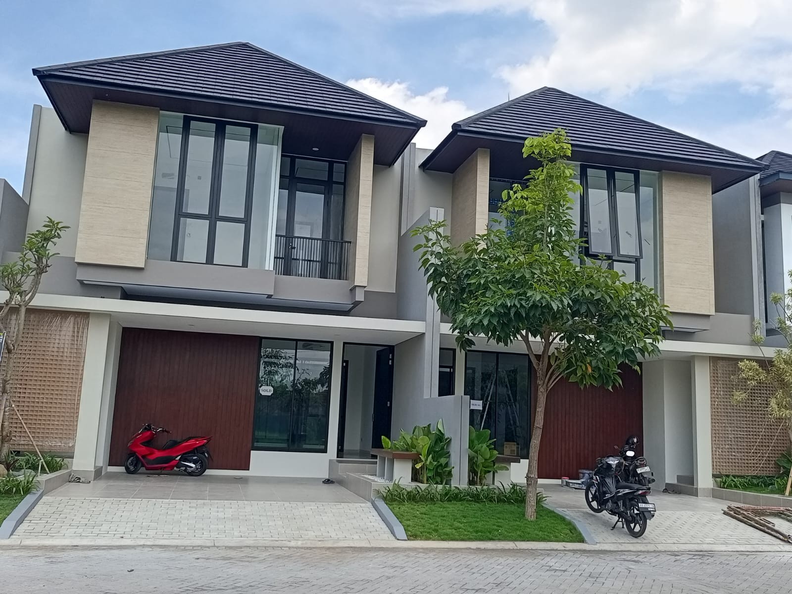 Dijual Rumah 2 lantai Baru Gress Woodland Citraland Tipe Minimalis Mewah Depan Jalan Kembar - Dealkan