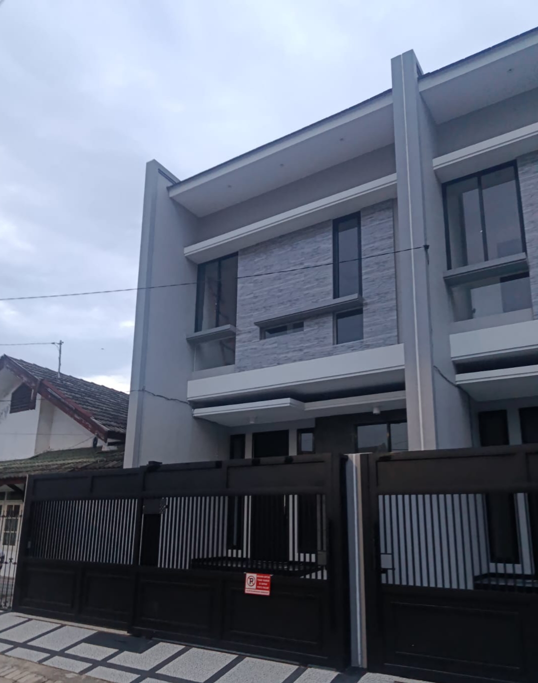 DIJUAL RUMAH MODERN MINIMALIS KLAMPIS SEMOLO (BARU GRESS) - Dealkan