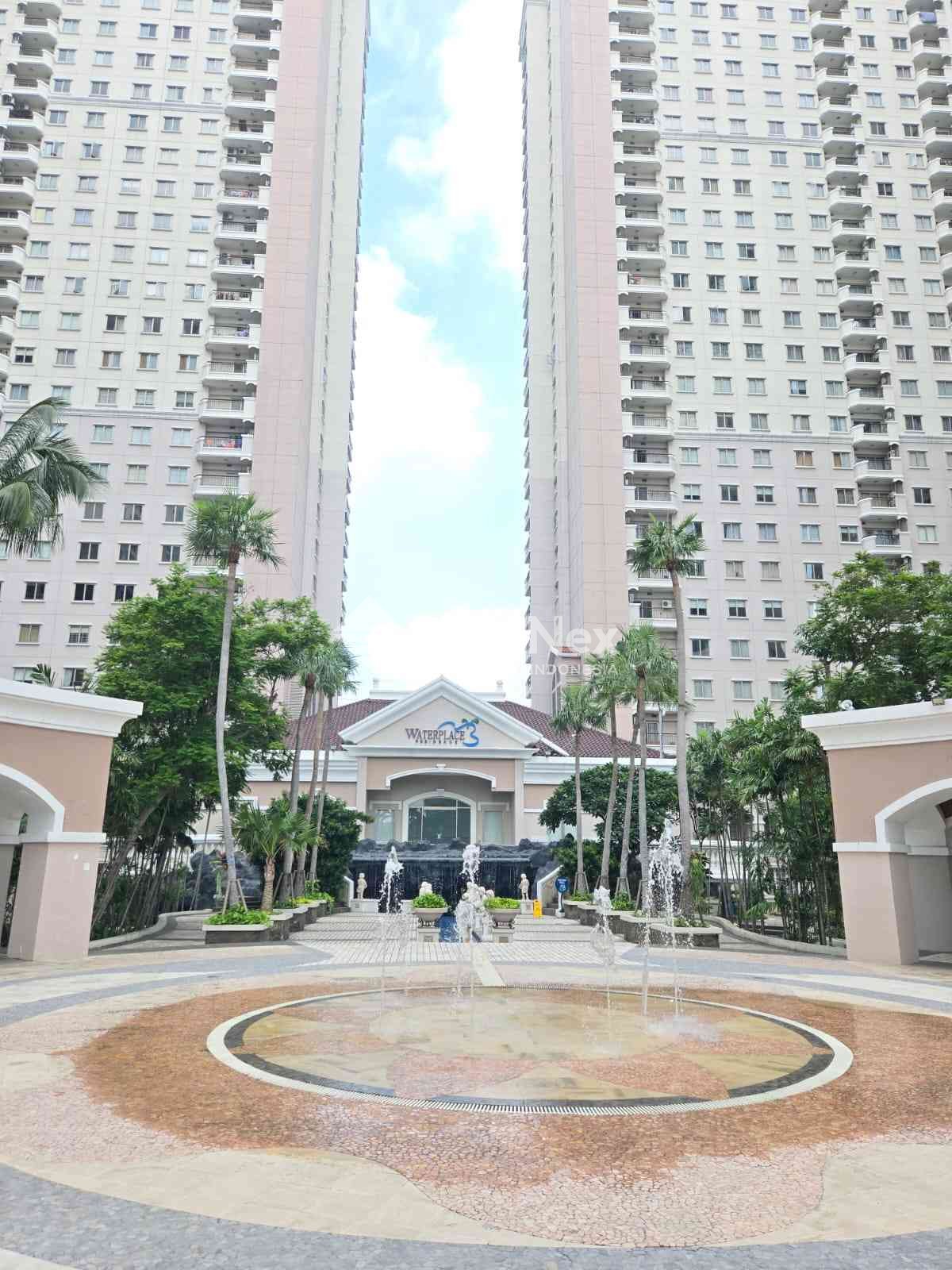 Surabaya Barat, Murah, BU, BCL, Dijual Waterplace 3 BR Direnov jadi 2 BR + Gudang, Tower C, Lantai 02, Semi Furnished - Dealkan