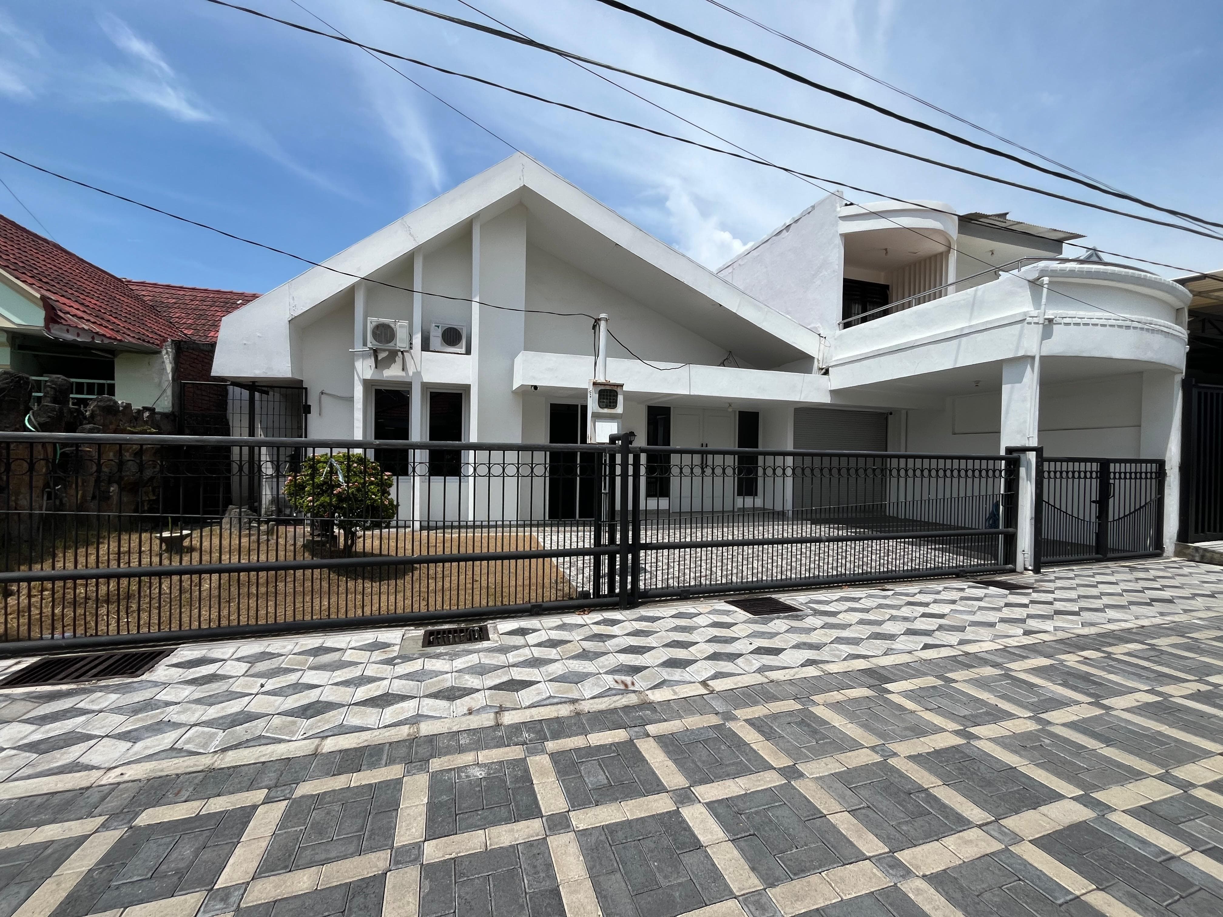 Disewakan Rumah Siap Huni Baru Renov Darmo Harapan, Lokasi Strategis, Cocok untuk kantor. - Dealkan