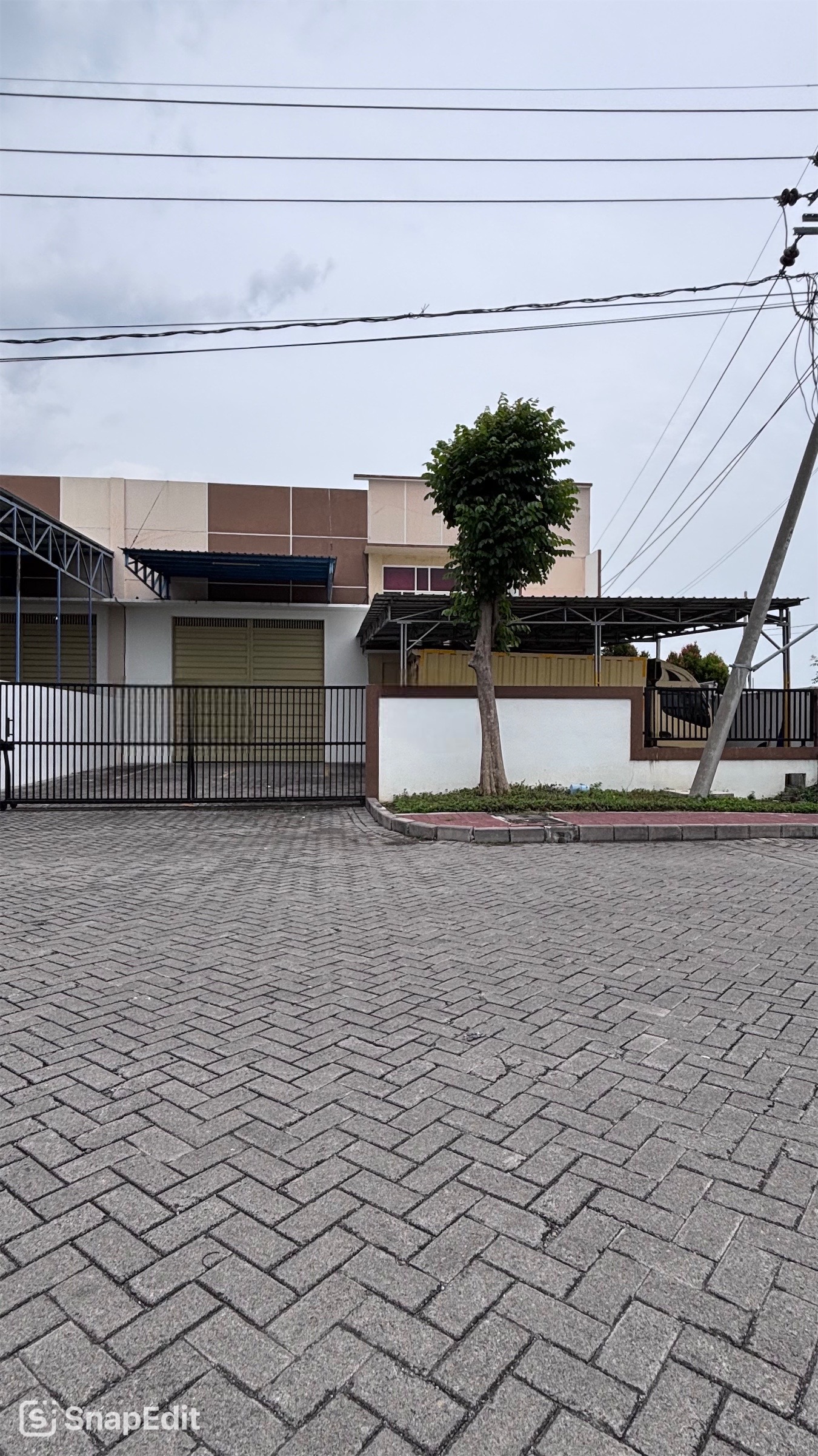 DIJUAL GUDANG DI KOMPLEK PERGUDANGAN SIRIE SIAP PAKAI - Dealkan