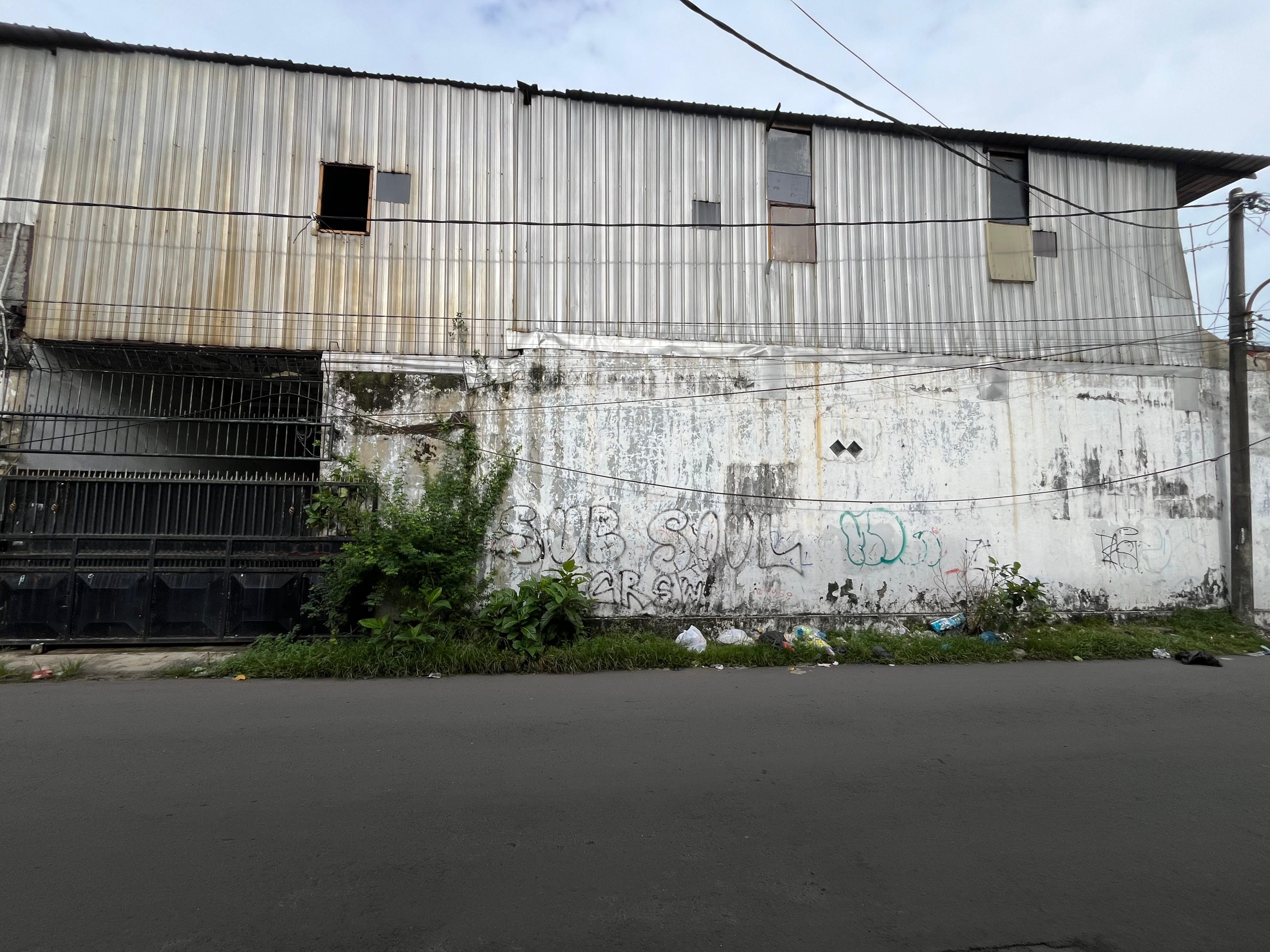 Dijual Rumah Cocok dibuat untuk usaha atau kantor semifurnished di Petemon barat - Dealkan