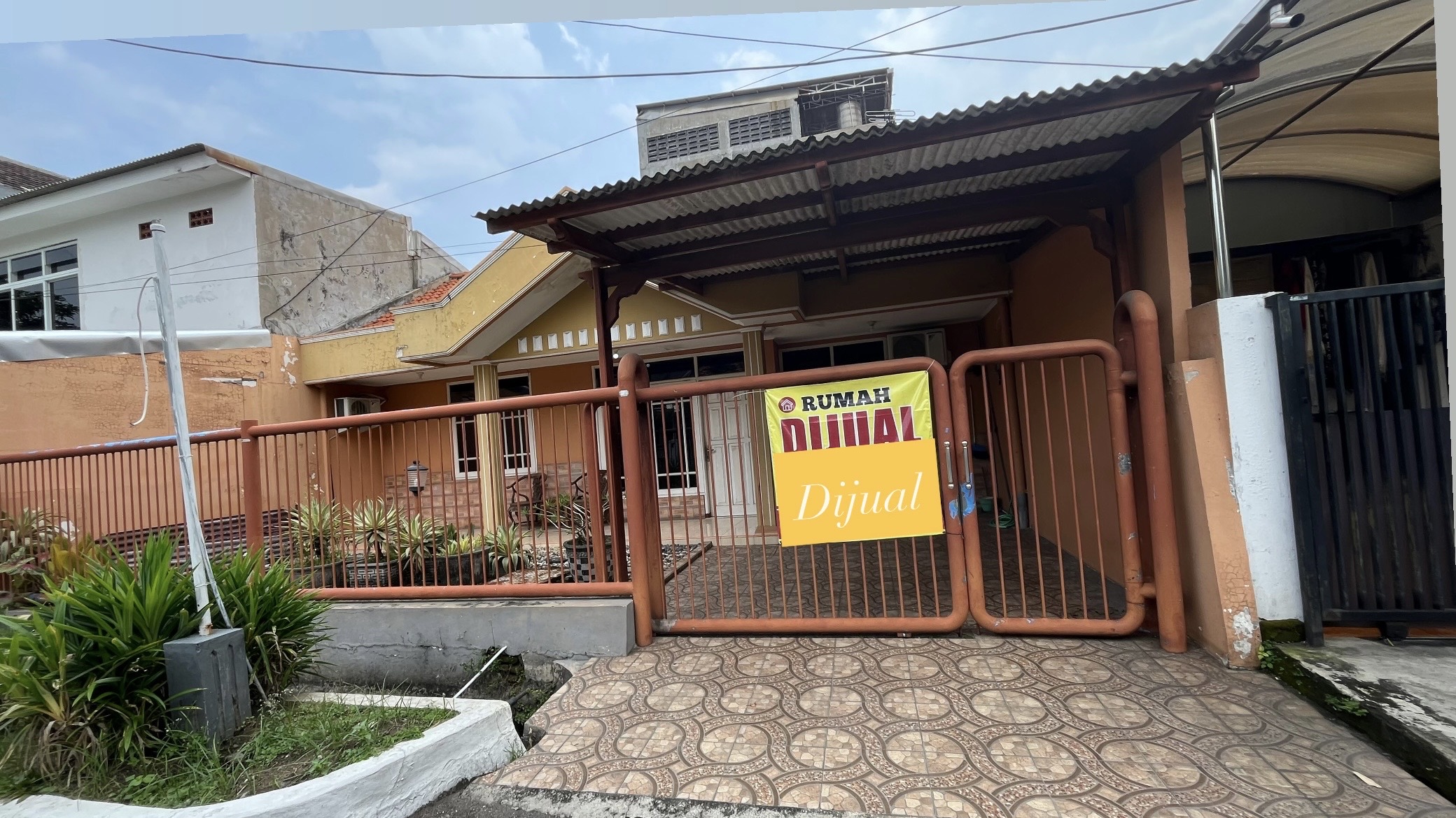 dijual rumah full furnished siap huni tenggilis - Dealkan