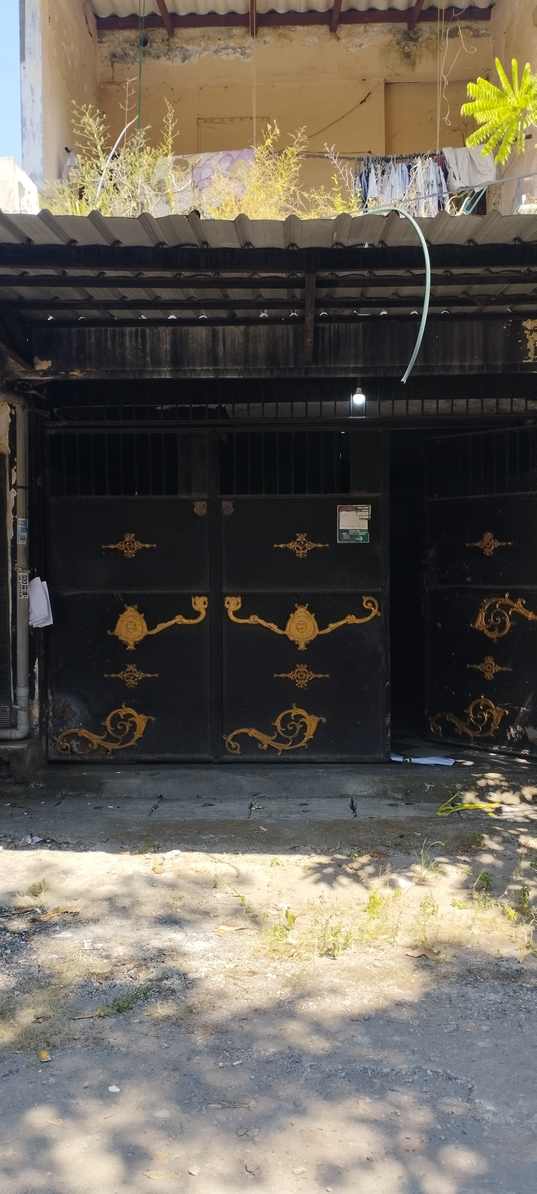 DIJUAL RUMAH 3 LANTAI DUKUH KUPANG TIMUR - Dealkan