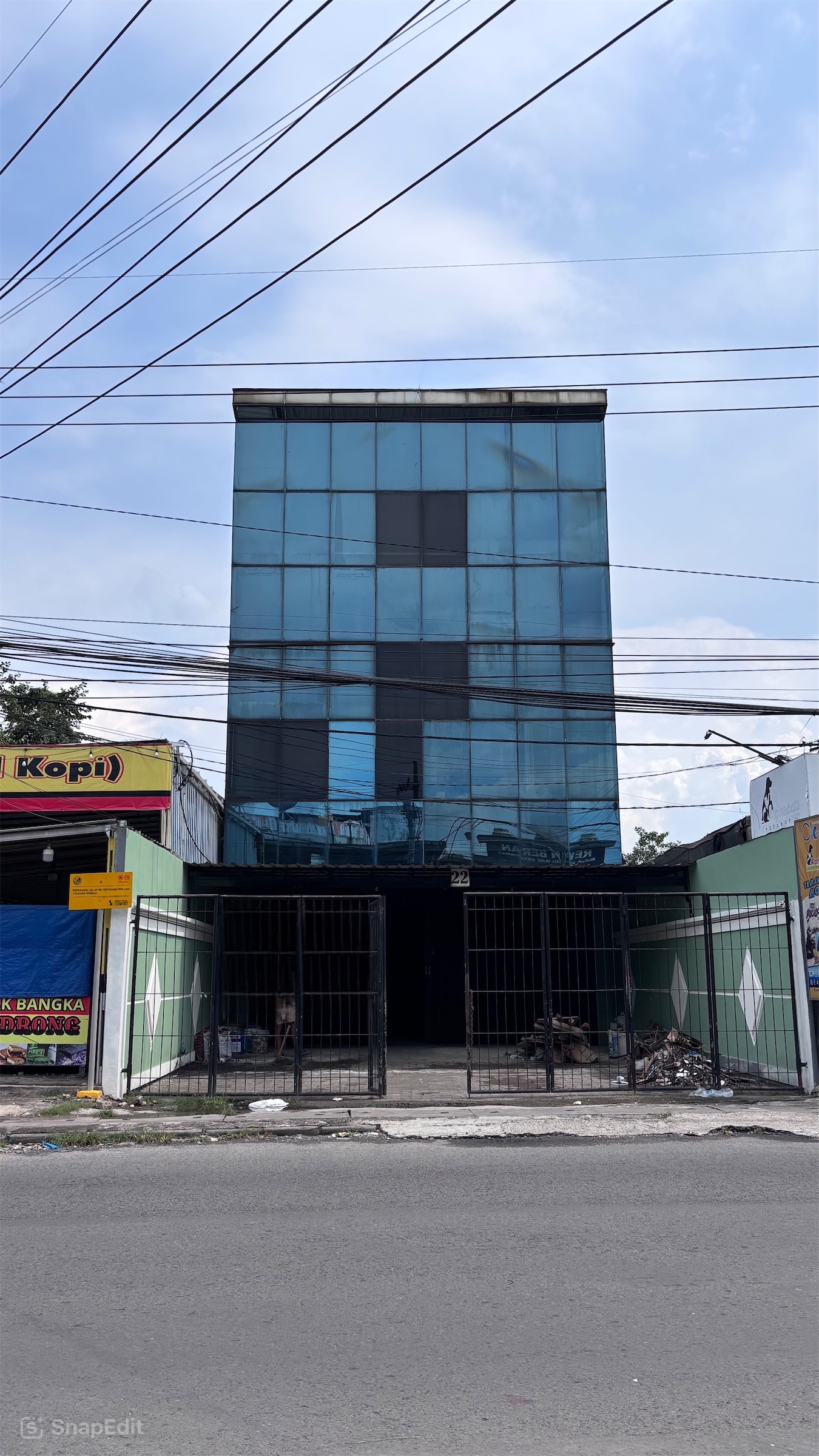 RUKO 3 LANTAI DI RAYA BRIGJEND KATAMSO SIAP PAKAI - Dealkan