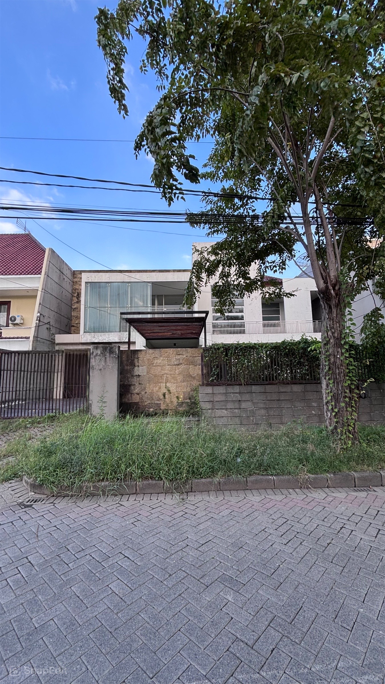 RUMAH ARAYA TAHAP 1 BAGUS TERAWAT DEKAT KERTAJAYA, DHARMAHUSADA, MANYAR - Dealkan