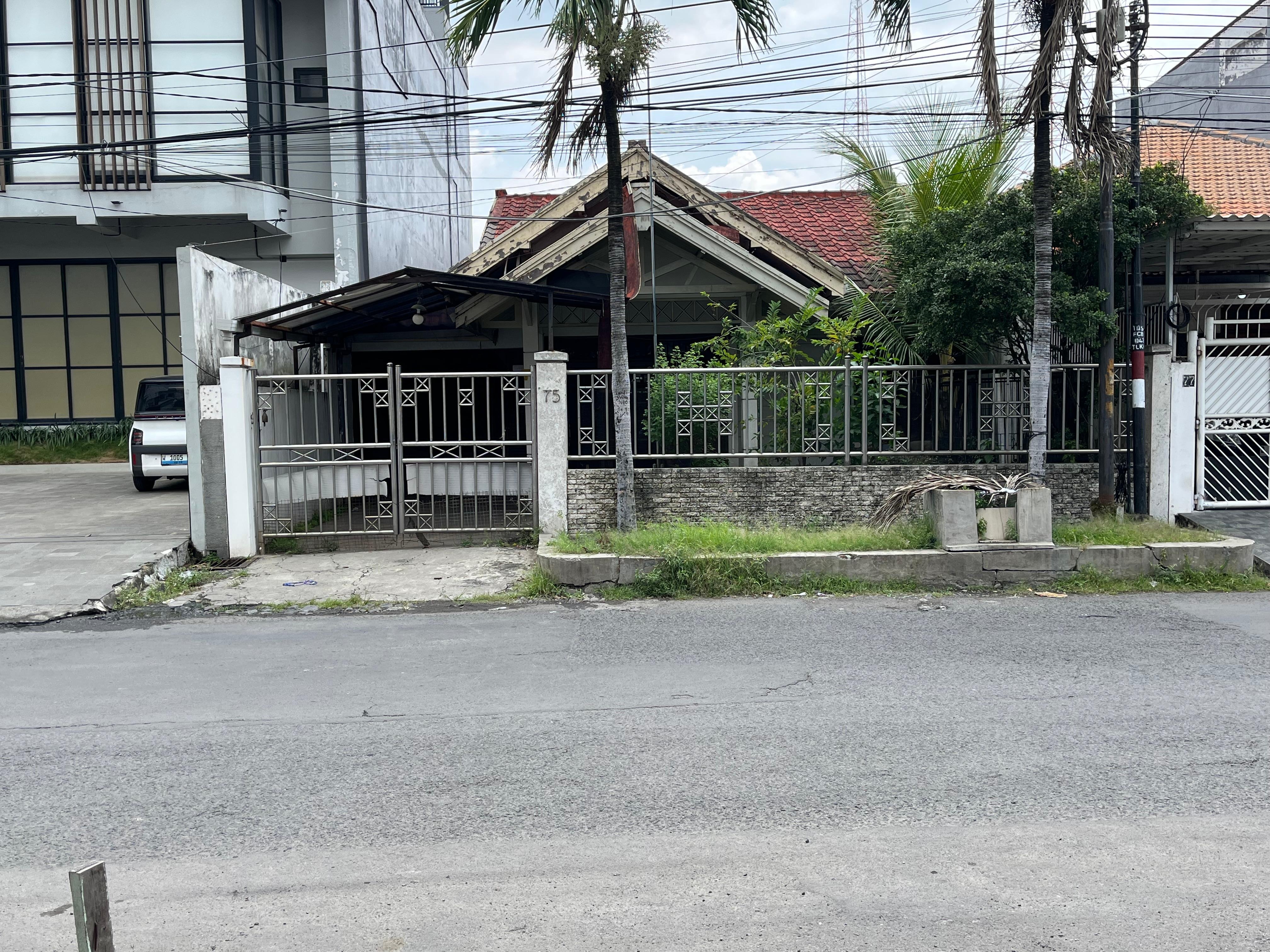 Disewakan Rumah Raya Darmo Permai Selatan, Bisa Dibuat Komersial - Dealkan