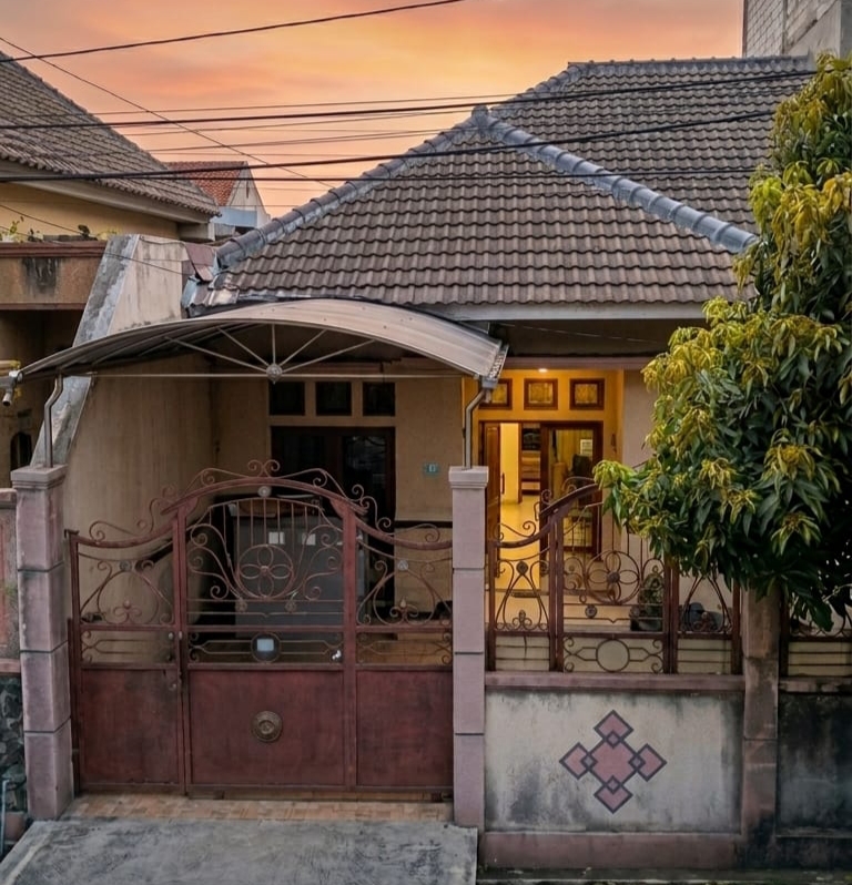 DIJUAL RUMAH LEBAK INDAH TIMUR - Dealkan