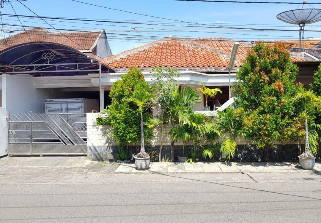 DIJUAL RUMAH USAHA KOMERSIAL STRATEGIS DI CIPUNEGARA PUSAT KOTA SURABAYA - Dealkan