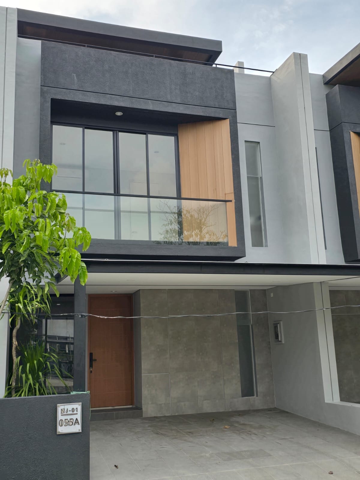 NORTHWEST CENTRAL RUMAH BARU GRESS DISEWAKAN - Dealkan