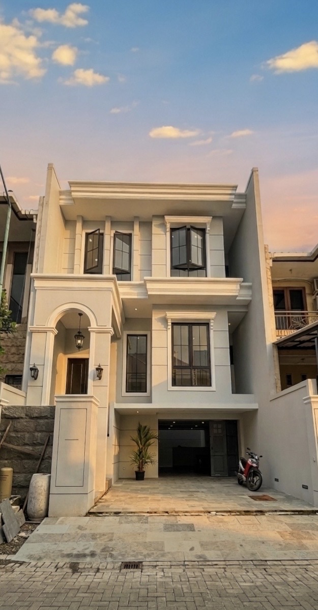 Nego! 3 Lantai! Dijual Rumah Graha Famili! Baru Gress - Dealkan