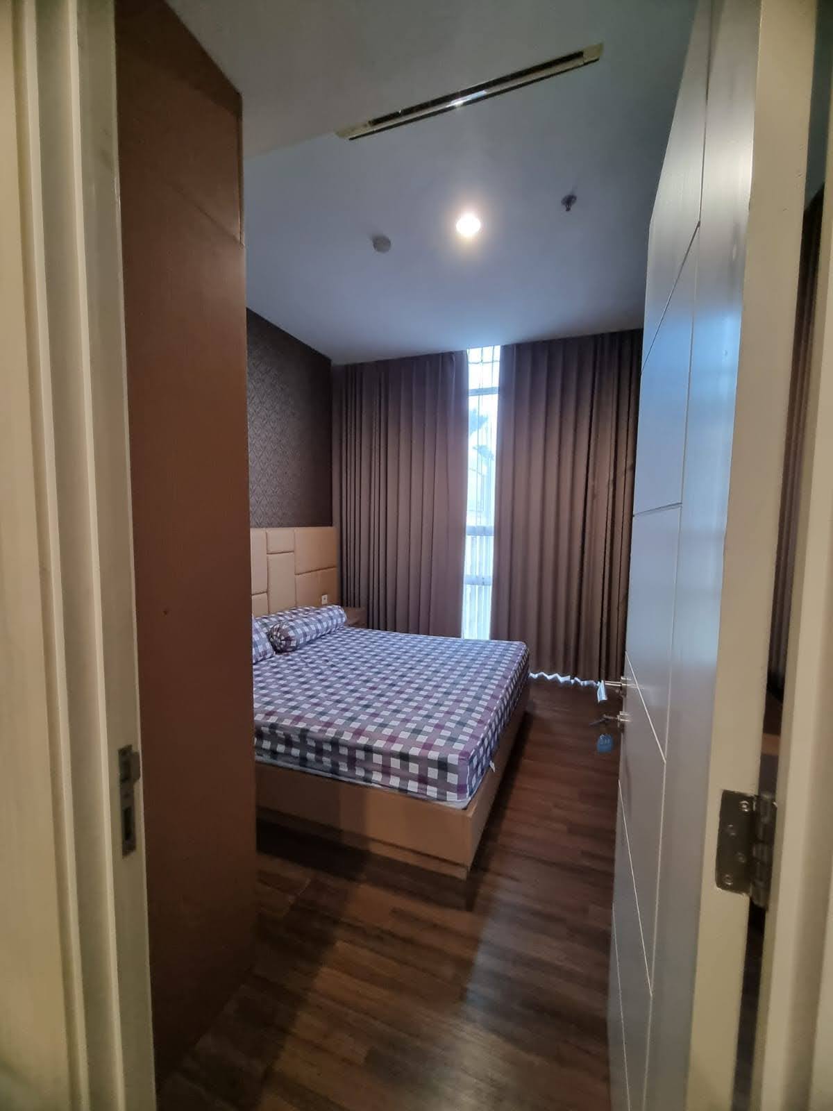 DIJUAL APARTEMEN TRILLIUM 1 BEDROOM FULLY FURNISHED PUSAT KOTA SURABAYA - Dealkan