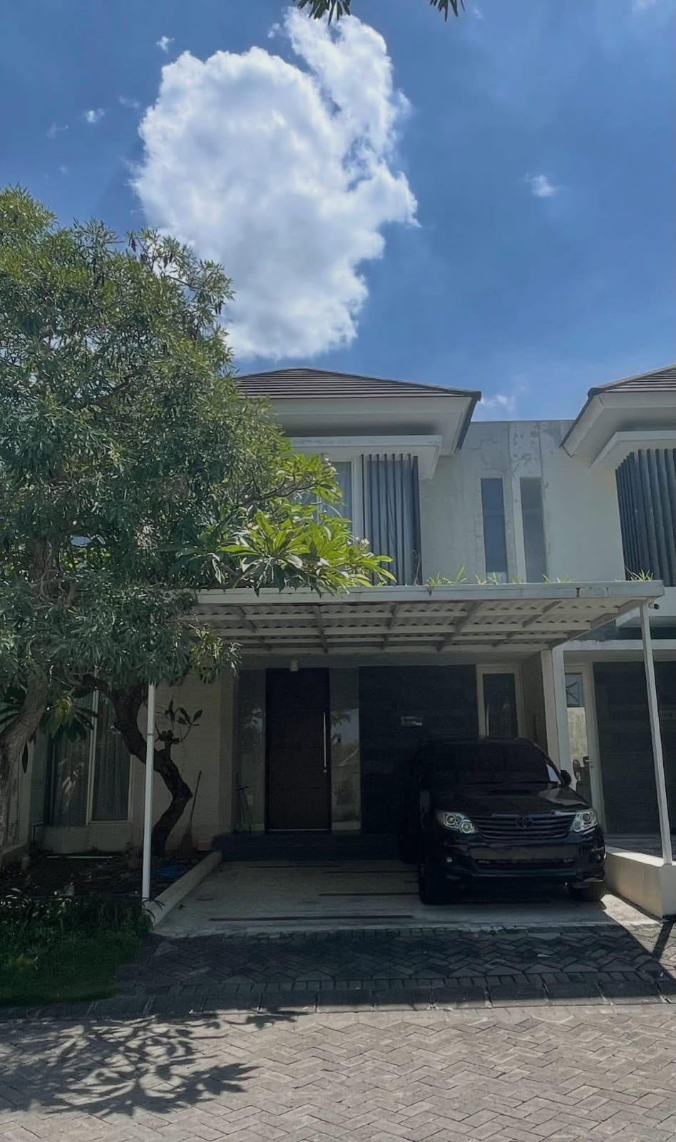 DISEWAKAN RUMAH MINIMALIS FULLY FURNISHED DI PELICAN HILL CITRALAND SURABAYA BARAT - Dealkan