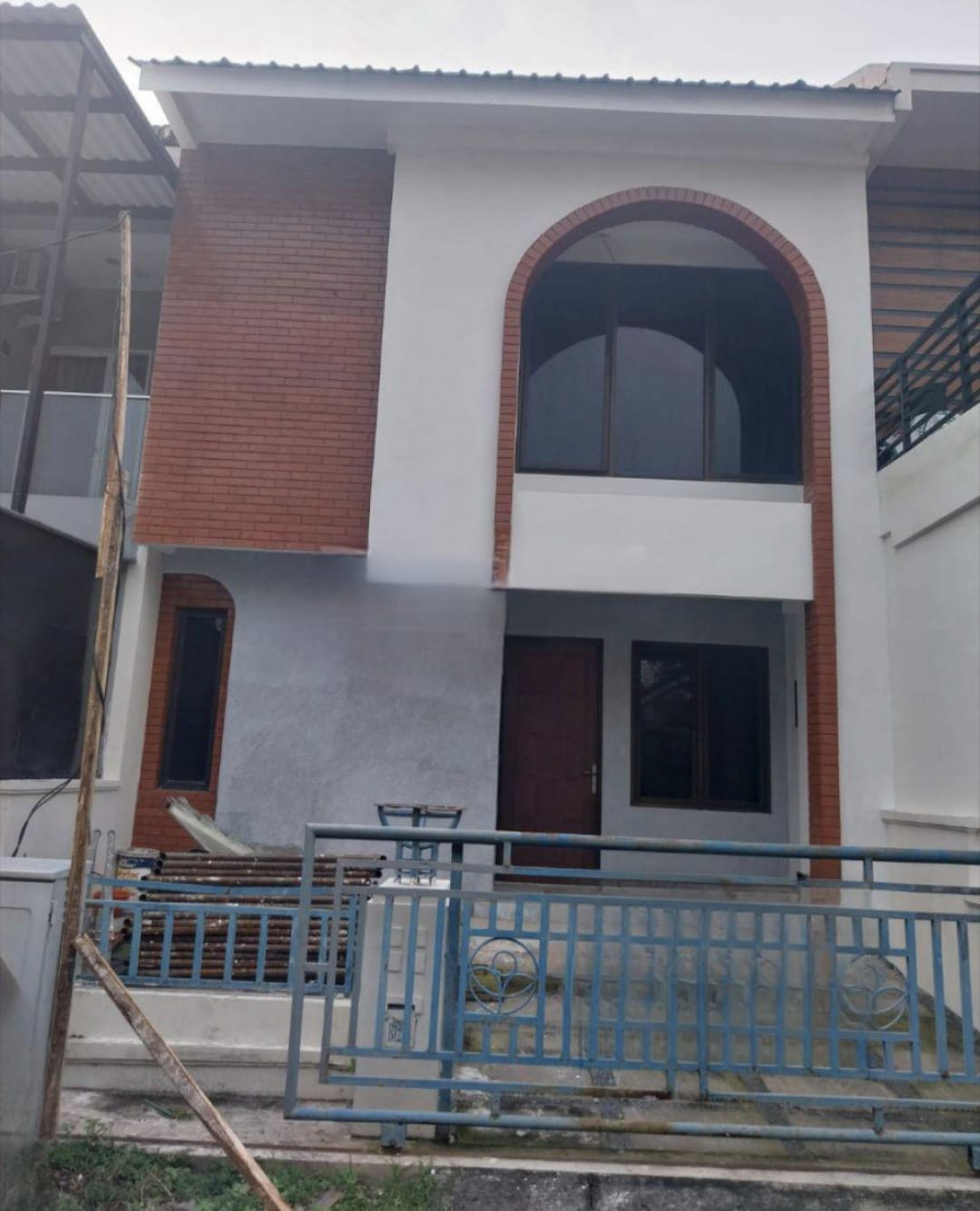 DIJUAL RUMAH MINIMALIS SIAP HUNI DI TAMAN PUSPA RAYA CITRALAND SURABAYA BARAT - Dealkan