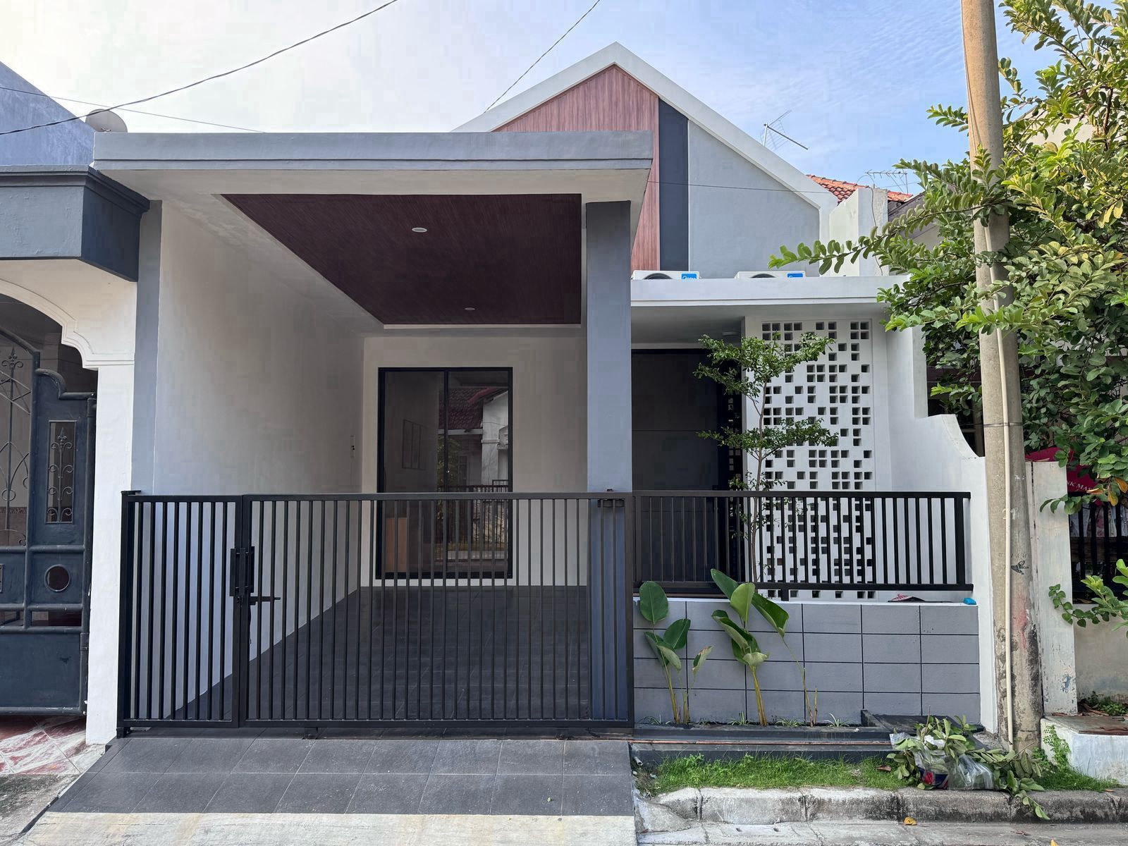 DIJUAL RUMAH MINIMALIS FULL FURNISH BARU GRESS DI GRIYA ASRI PAKUWON CITY SURABAYA TIMUR - Dealkan