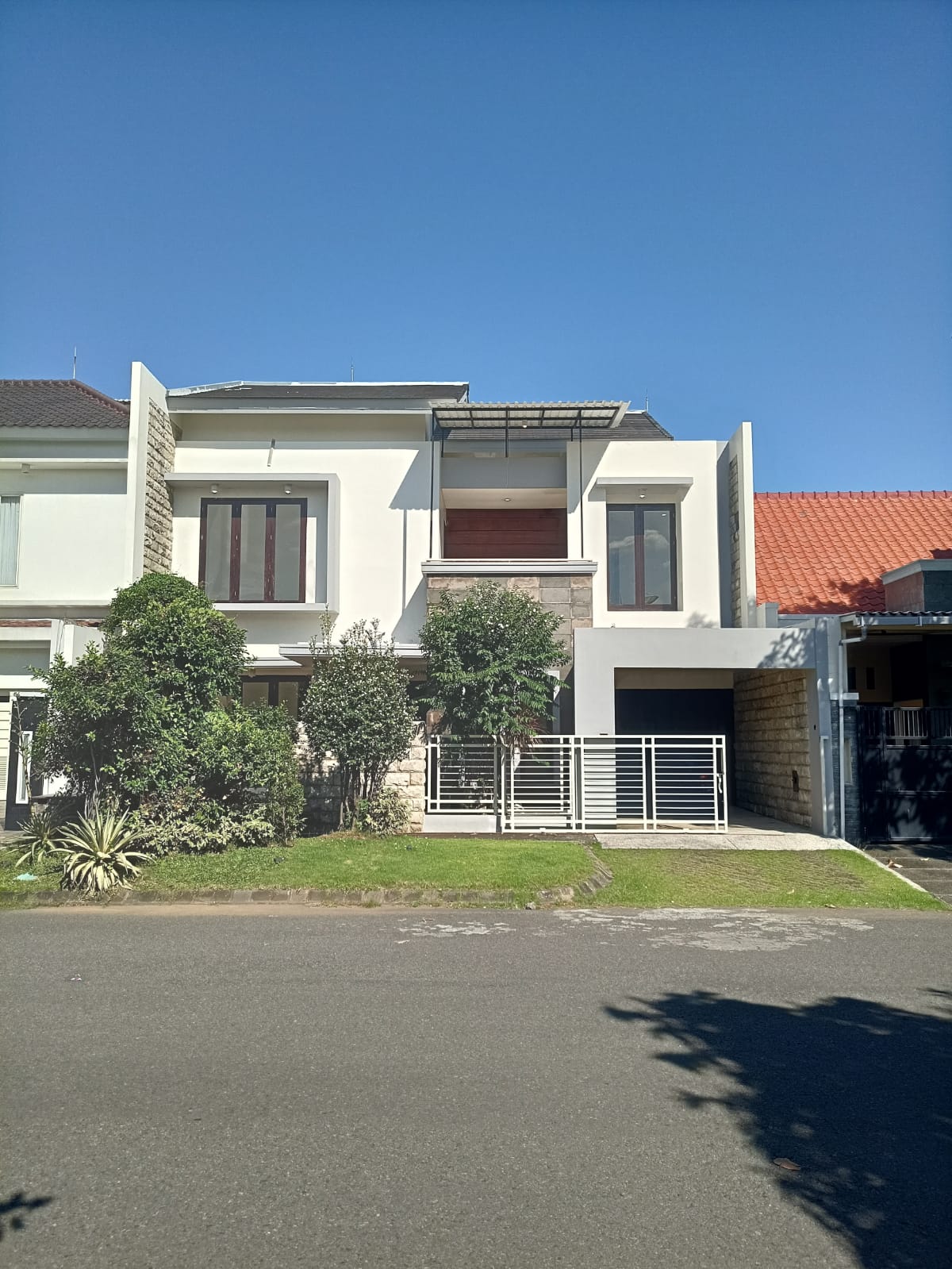 DIJUAL RUMAH MINIMALIS CANTIK DI PURI SURYA JAYA SIDOARJO - Dealkan