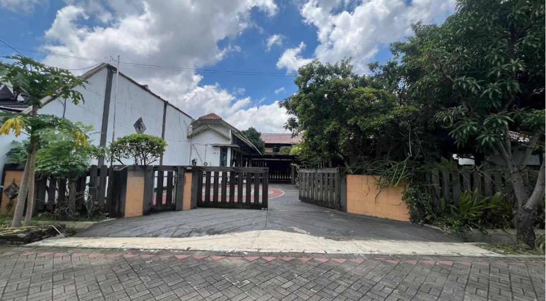 DIJUAL RUMAH USAHA STRATEGIS DI MANYAR MENUR SURABAYA TIMUR - Dealkan