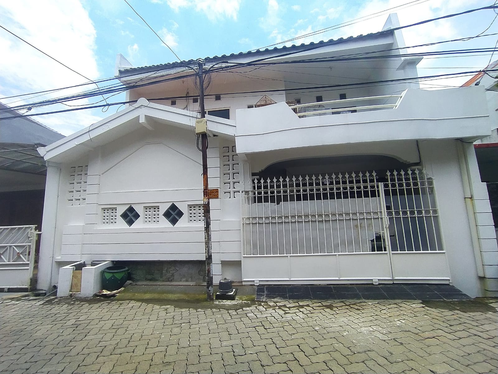 DIJUAL CEPAT RUMAH SIAP HUNI DI SEMOLOWARU SURABAYA TIMUR - Dealkan