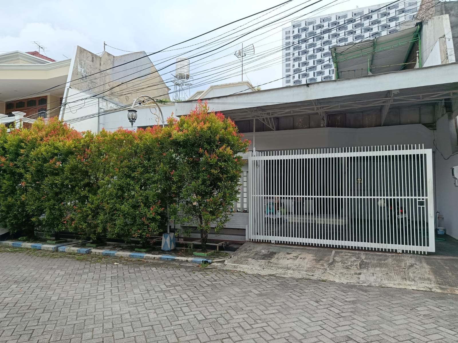 (BUTUH CEPAT LAKU ❗❗) DIJUAL RUMAH MANYAR KERTOARJO LEBAR, LUAS, SEMI FURNISHED - Dealkan