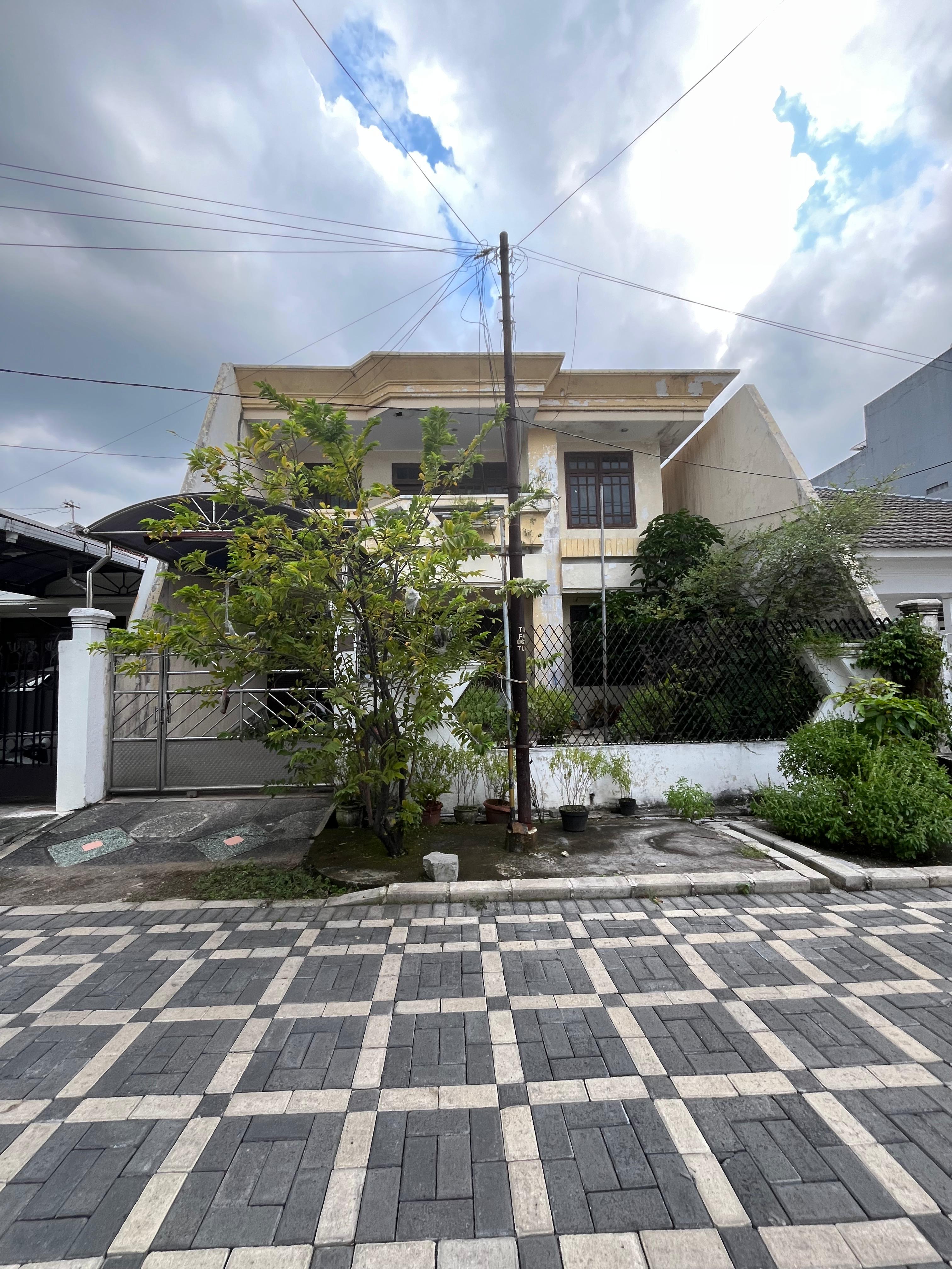 Butuh Dijual Cepat, Dijual Rumah Darmo Harapan 2 lantai Minimalis Modern &amp; Terawat - Dealkan