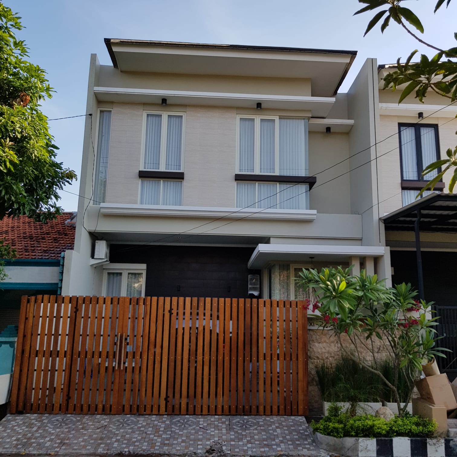 DIJUAL RUMAH MEWAH SIAP HUNI FURNISHED, RUNGKUT ASRI BARAT - Dealkan