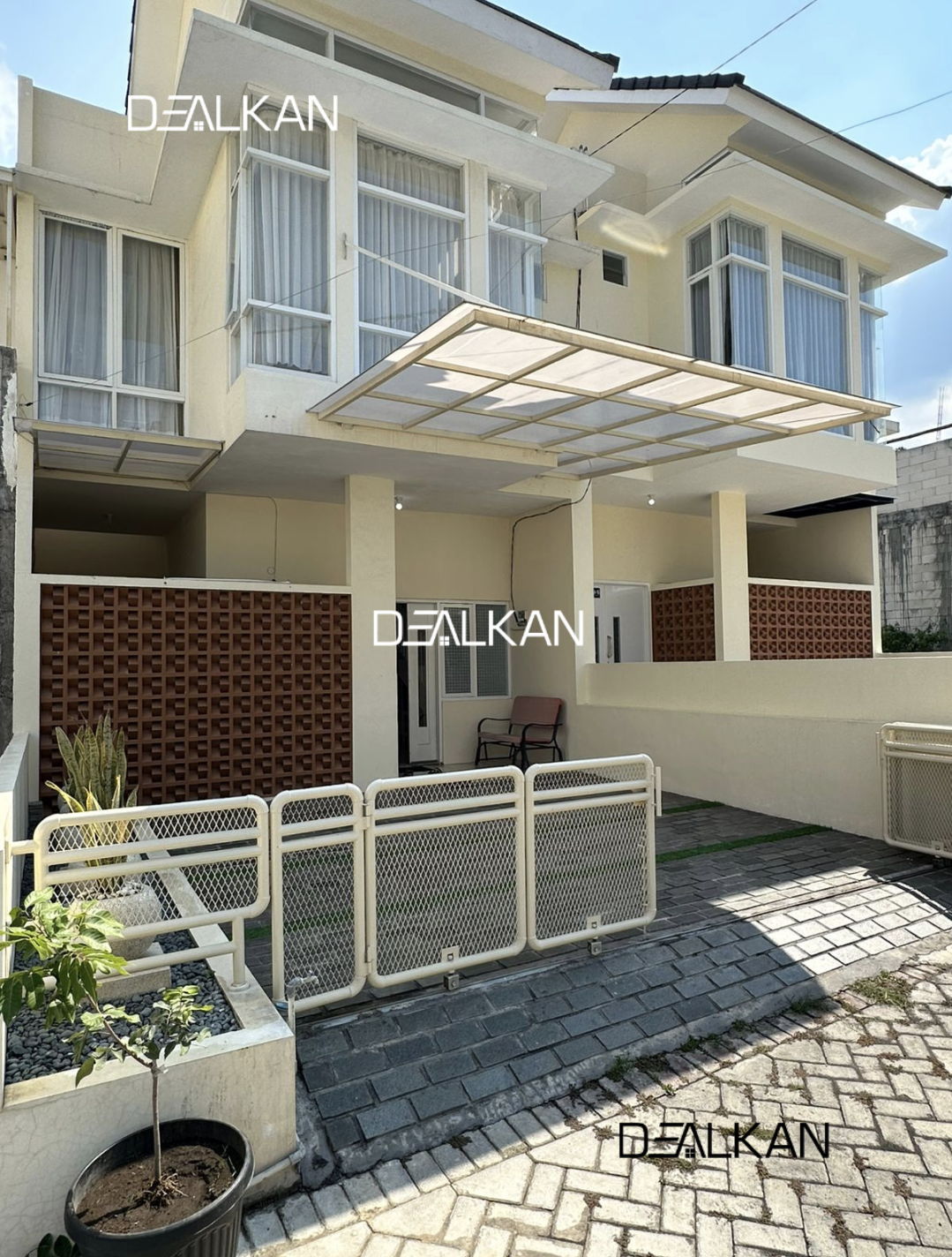 Villa Bangunan Baru Semi Furnished Dijual di Junrejo Batu - Dealkan