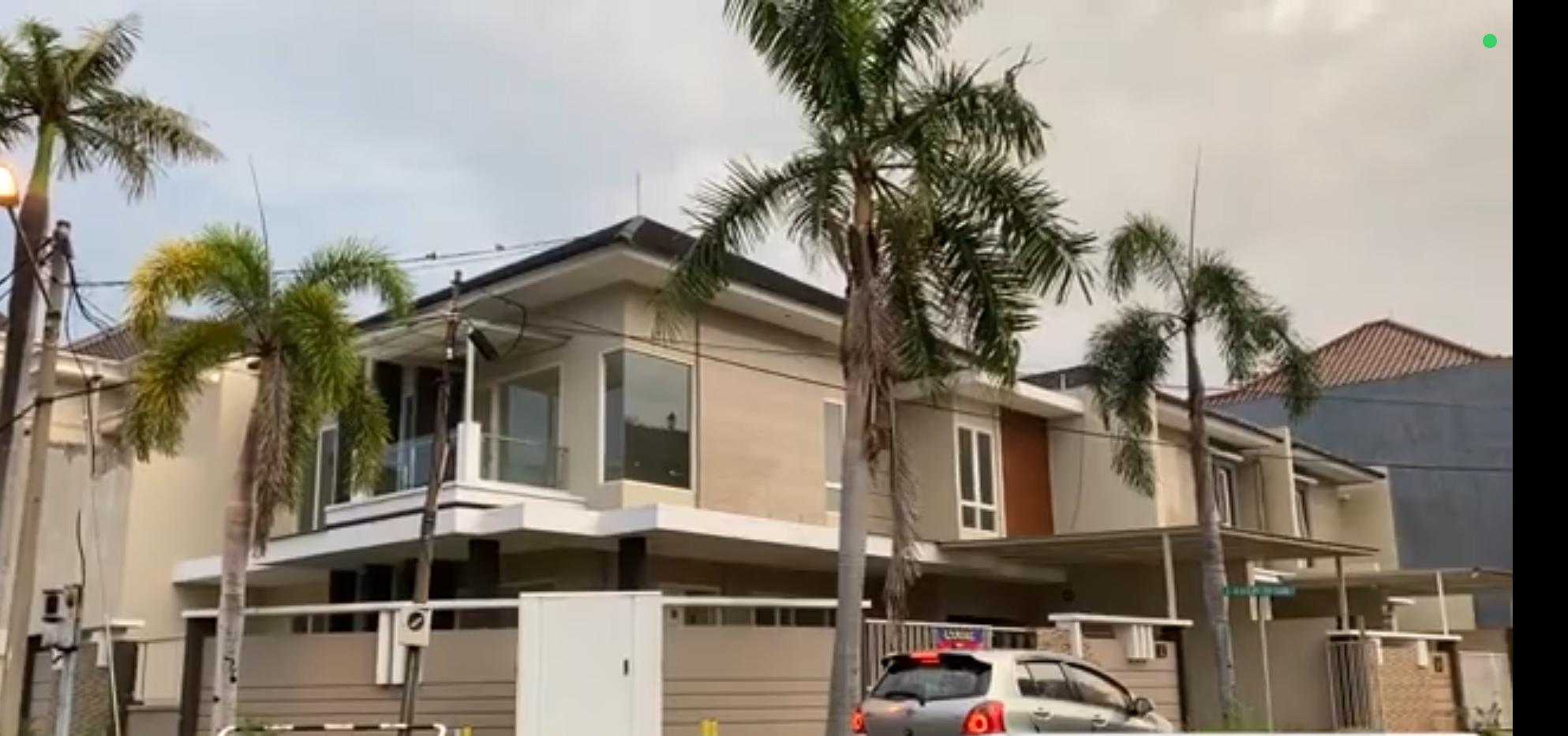 DIJUAL RUMAH SERASA VILLA DI BOULEVARD ARAYA 2 HOOK BARU GRESS - Dealkan