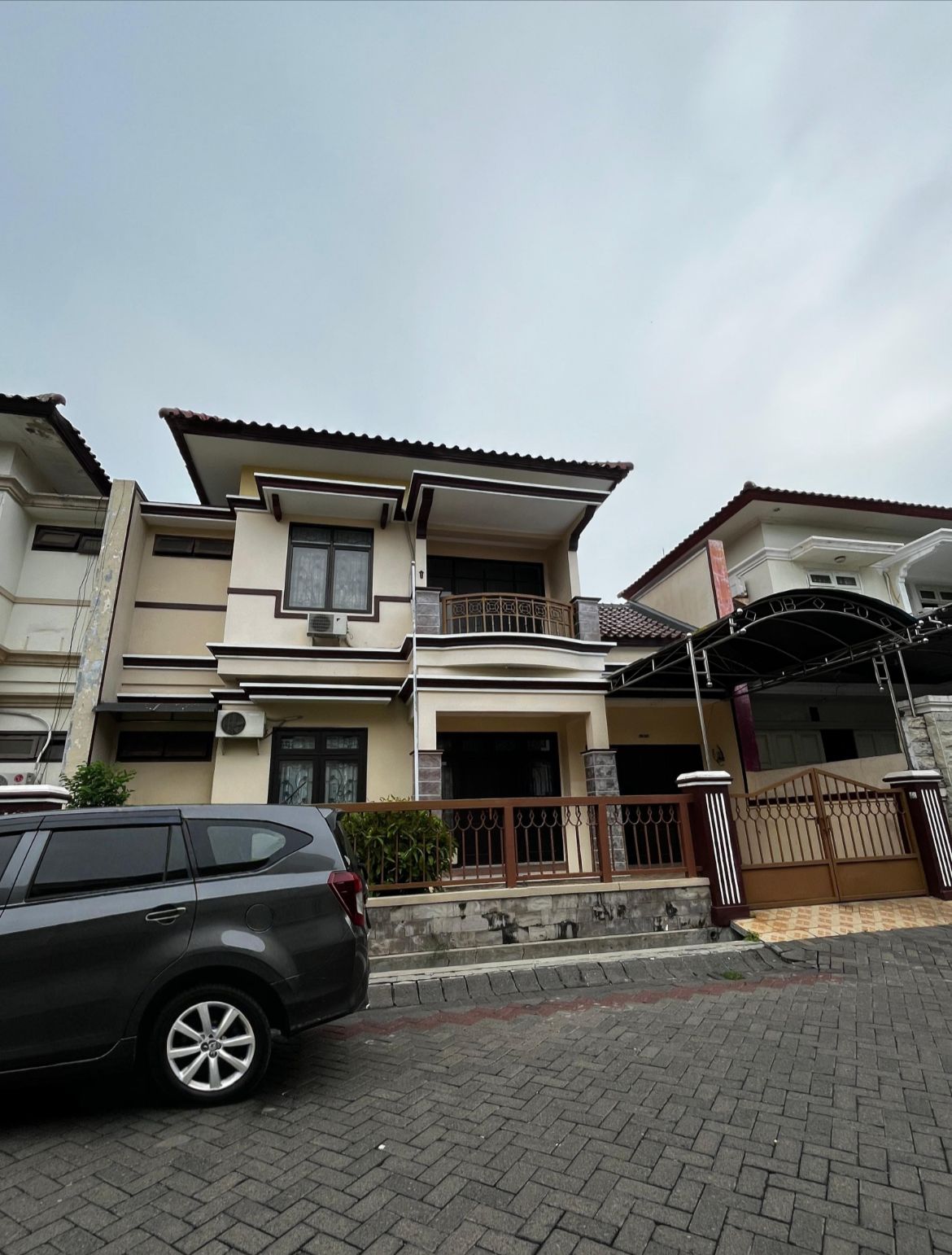 DISEWAKAN RUMAH MODERN MINIMALIS, CENTRAL PARK MULYOSARI - Dealkan