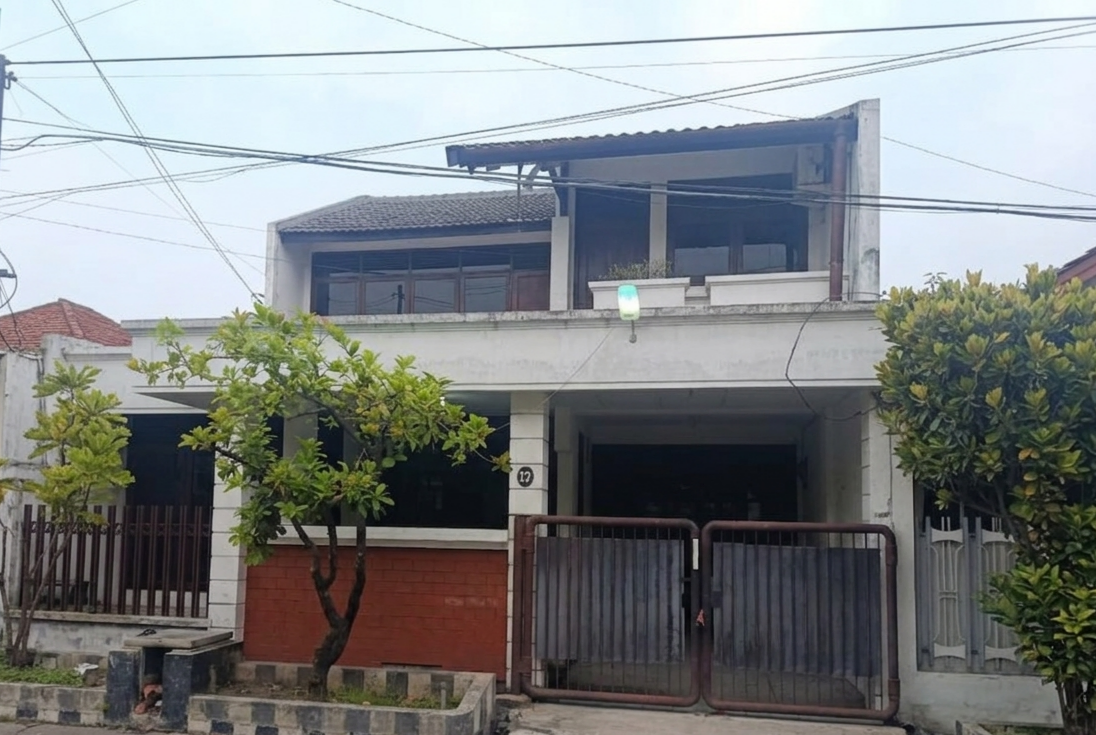 DISEWAKAN RUMAH 1,5 LANTAI WISMA PERMAI SIAP HUNI - Dealkan