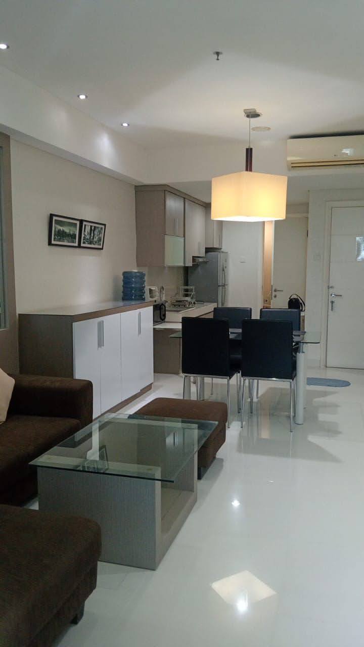 DISEWAKAN APARTEMEN TRILLIUM 2 BEDROOM FULLY FURNISHED PUSAT KOTA SURABAYA - Dealkan