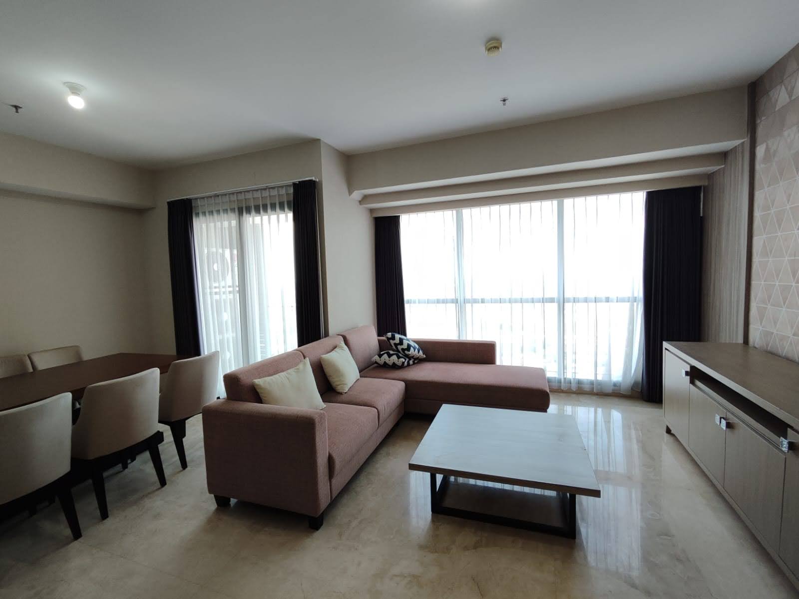 DISEWAKAN APARTEMEN THE PEAK TUNJUNGAN 2 BEDROOM FULLY FURNISHED - Dealkan