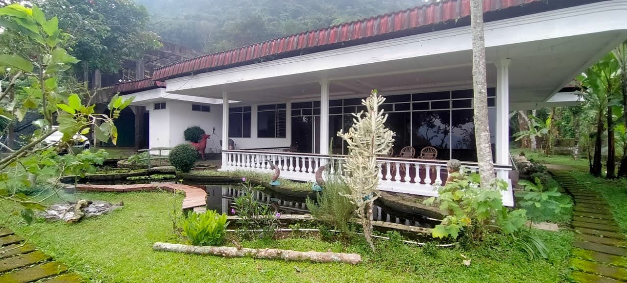 DIJUAL CEPAT VILLA STRATEGIS BESERTA USAHA TERNAK DI TRAWAS MOJOKERTO - Dealkan