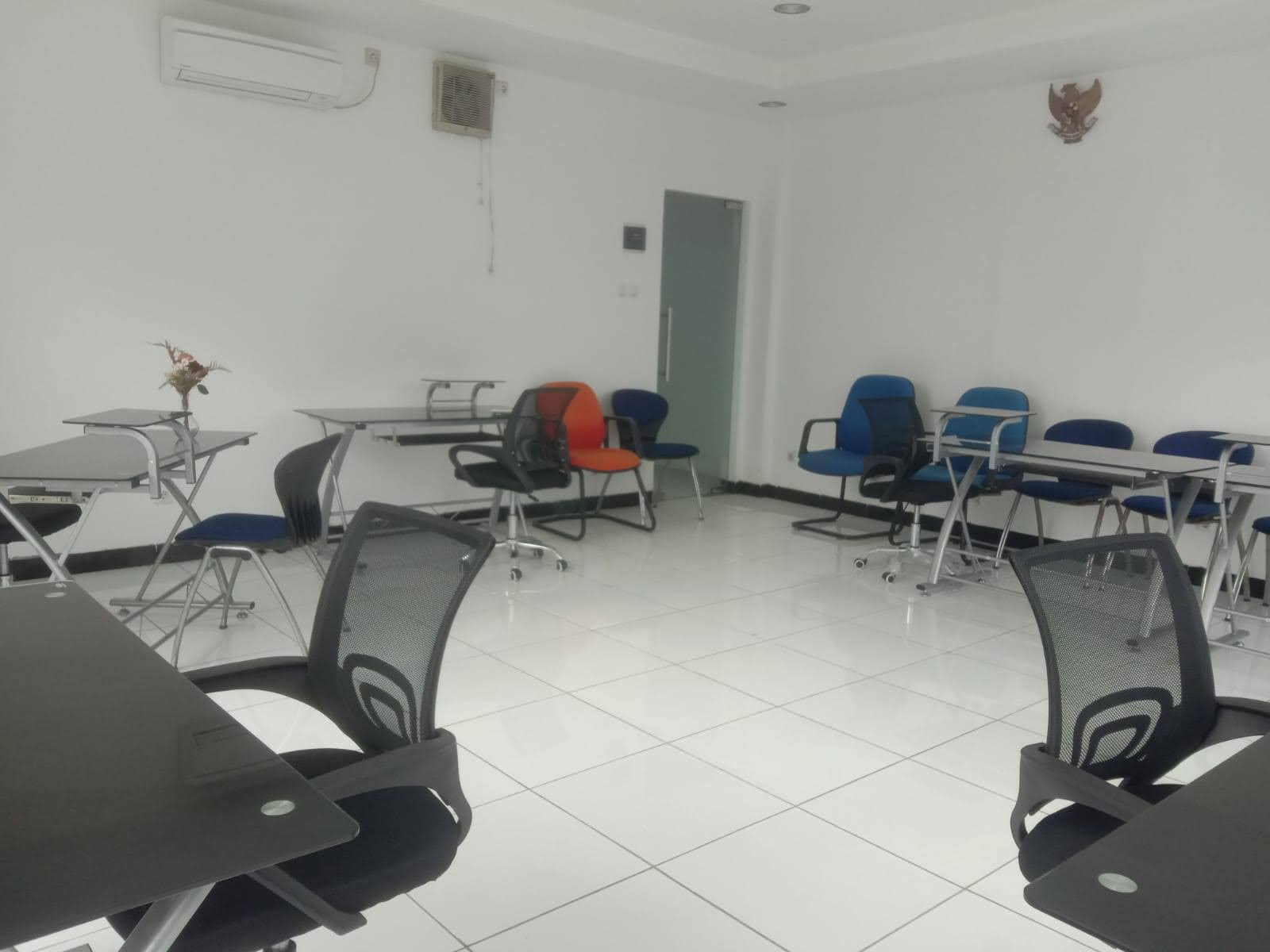DISEWAKAN OFFICE ROOM KOMERSIAL STRATEGIS DI PUTAT SUKOMANUNGGAL TENGAH KOTA SURABAYA - Dealkan