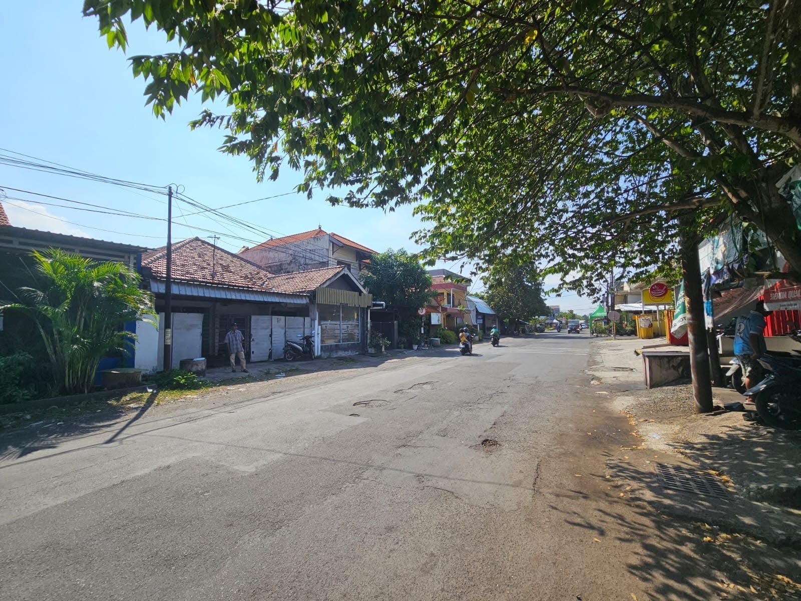 DISEWAKAN RUMAH USAHA KOMERSIAL STRATEGIS DI RUNGKUT MENANGGAL SURABAYA SELATAN - Dealkan