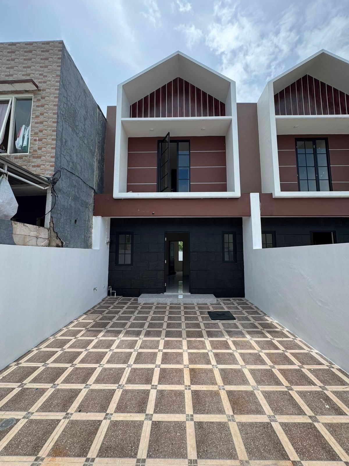 Rumah 2 Lantai Tambak Medokan Ayu Baru Gress - Surabaya - Dealkan