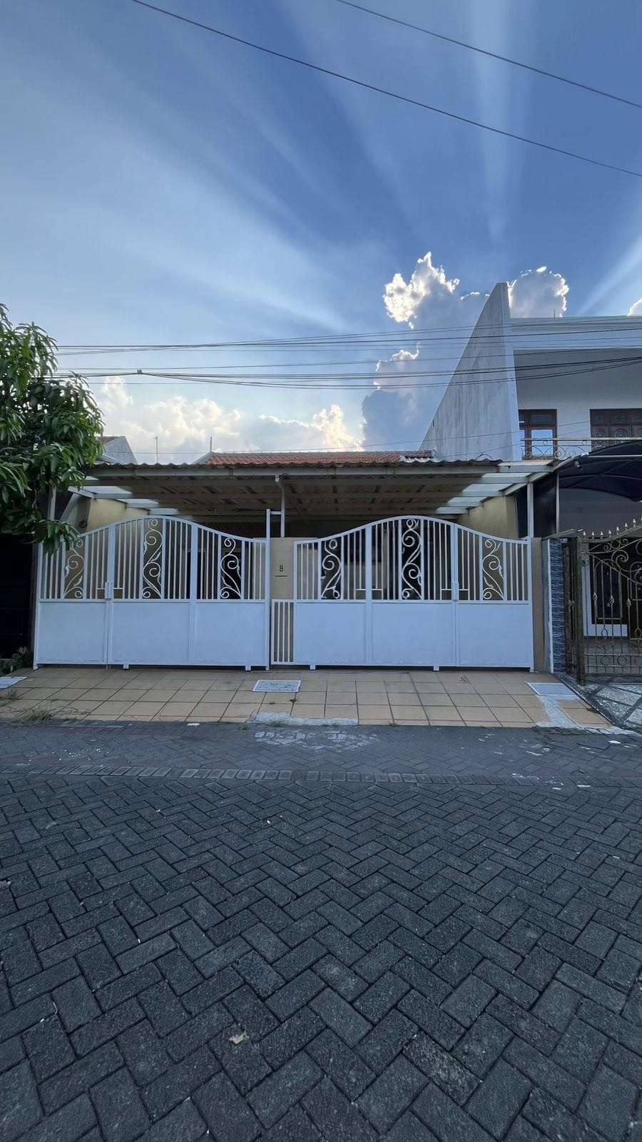 disewakan rumah siap huni Barata Jaya - Dealkan