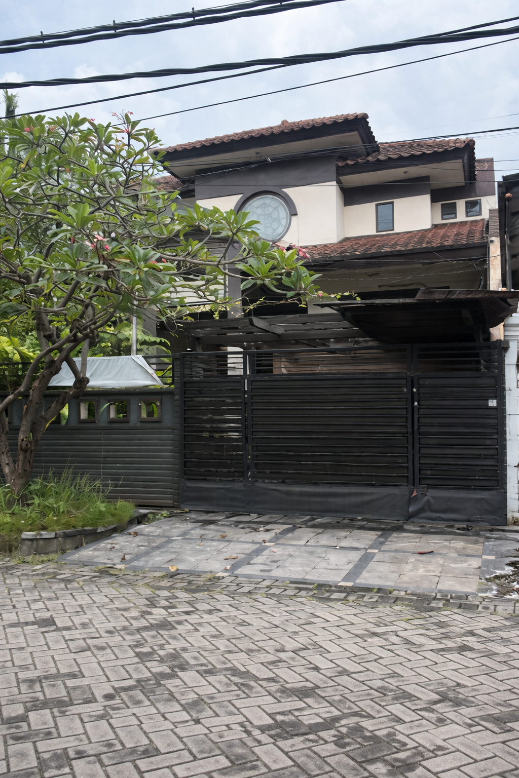 DIJUAL RUMAH KUTISARI BLOK R-43, SURABAYA - Dealkan