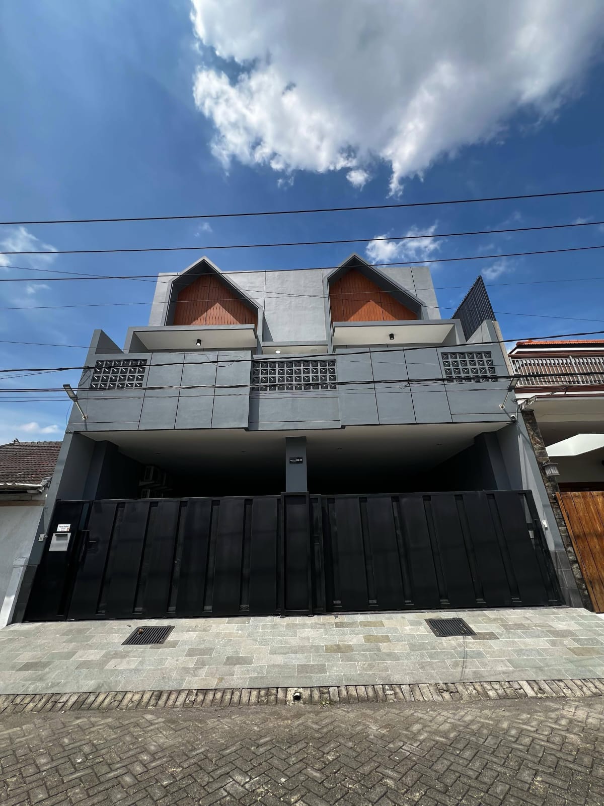 DIJUAL RUMAH KOST STRATEGIS FULLY FURNISHED DI PONDOK TJANDRA INDAH WARU SIDOARJO - Dealkan