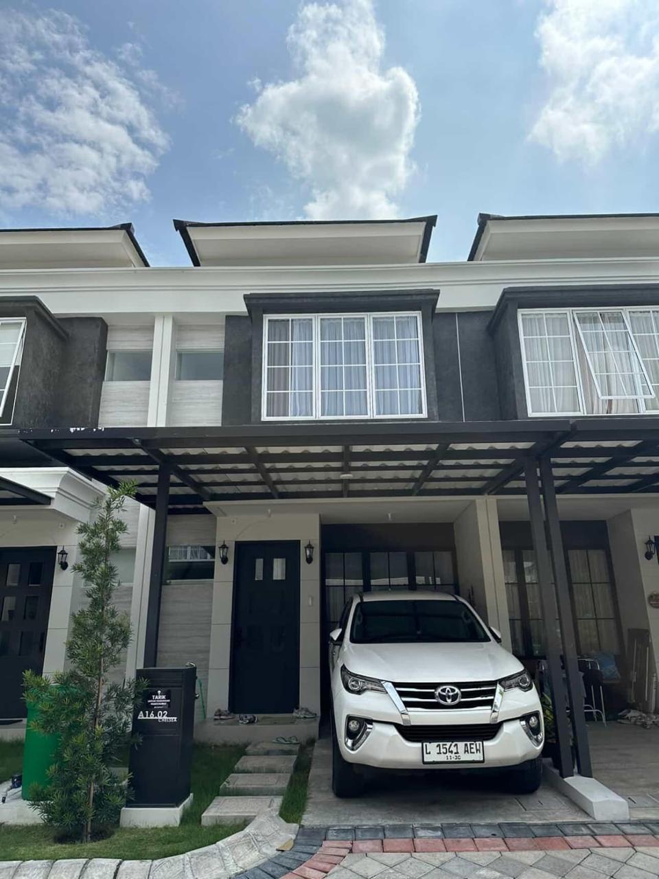 DISEWAKAN RUMAH BARU GRESS WISATA BUKIT MAS - Dealkan